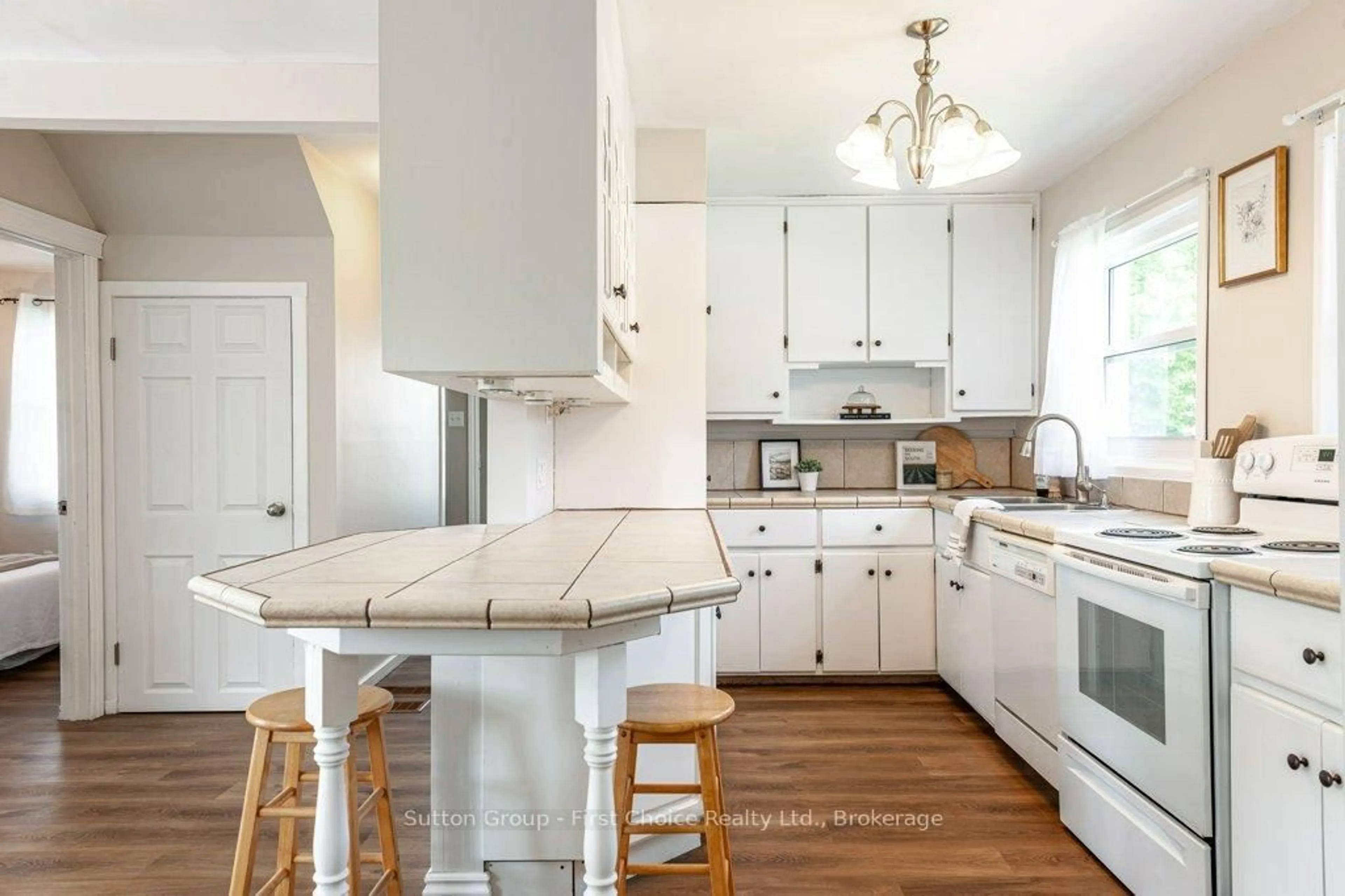 Open concept kitchen, unknown for 109 Norfolk St, Stratford Ontario N5A 3Y7
