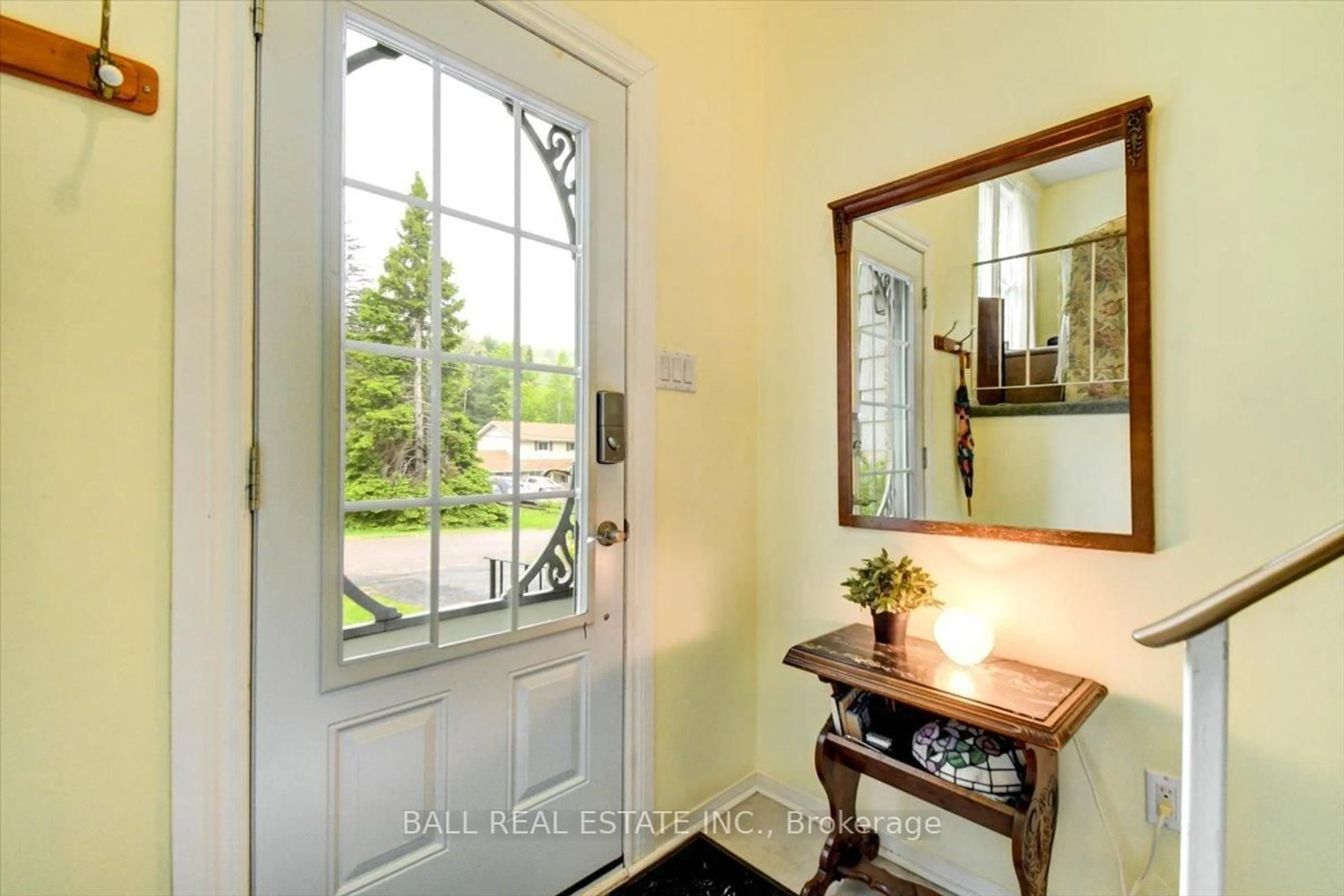 Indoor entryway for 29 Forest Hill Rd, Bancroft Ontario K0L 1C0