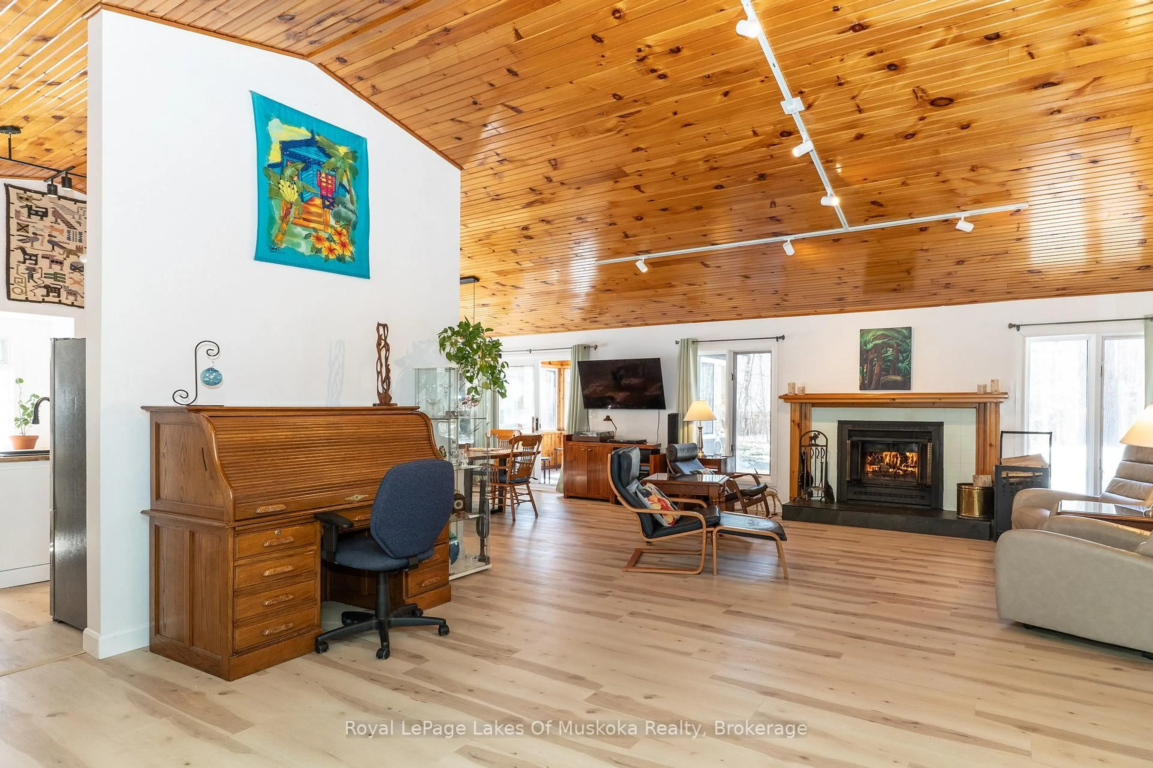 Indoor foyer for 200 Tiffany Tr, Gravenhurst Ontario P1P 1A6