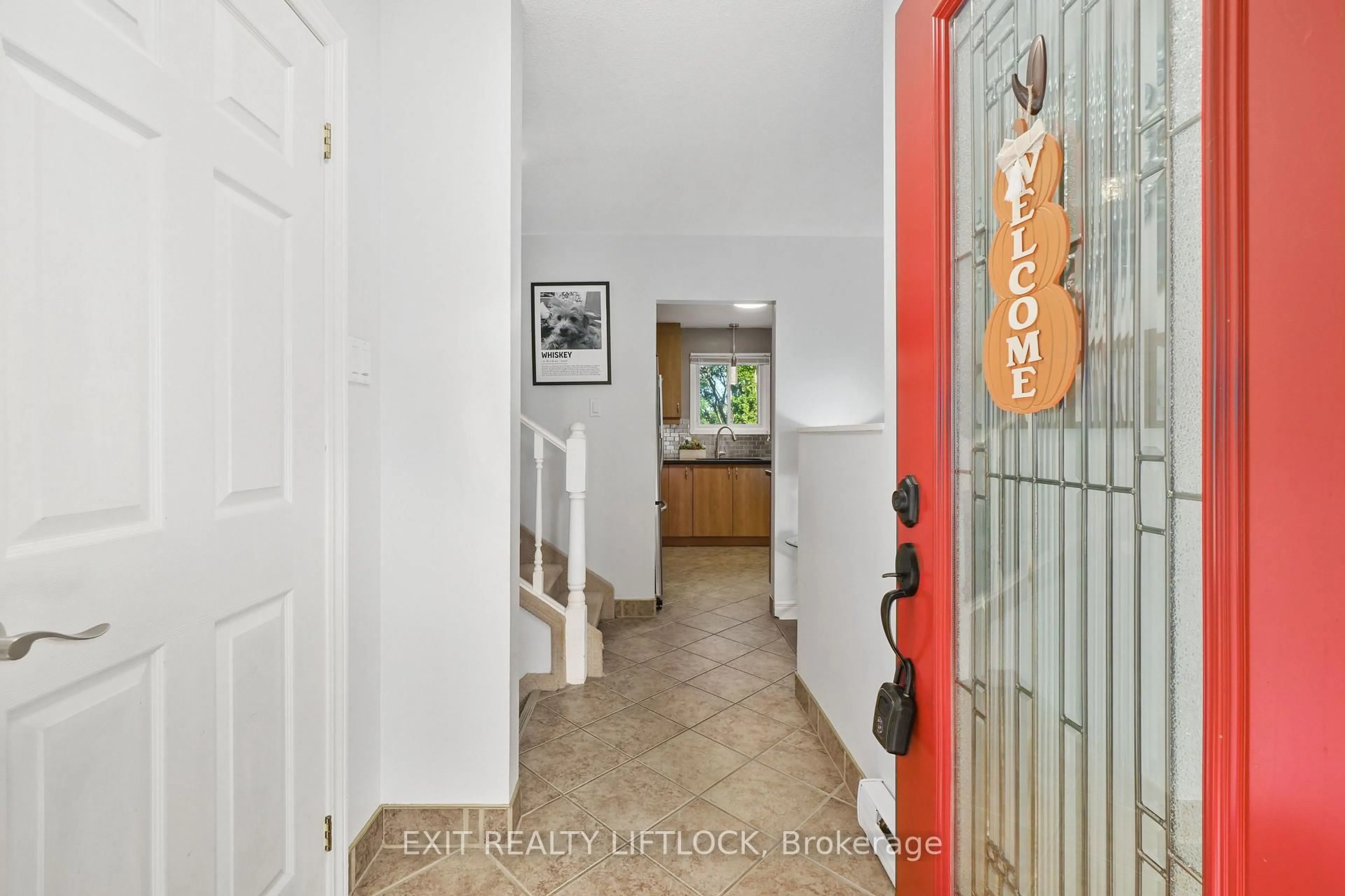 Indoor entryway for 2031 Moncrief Rd, Peterborough West Ontario K9K 1B2