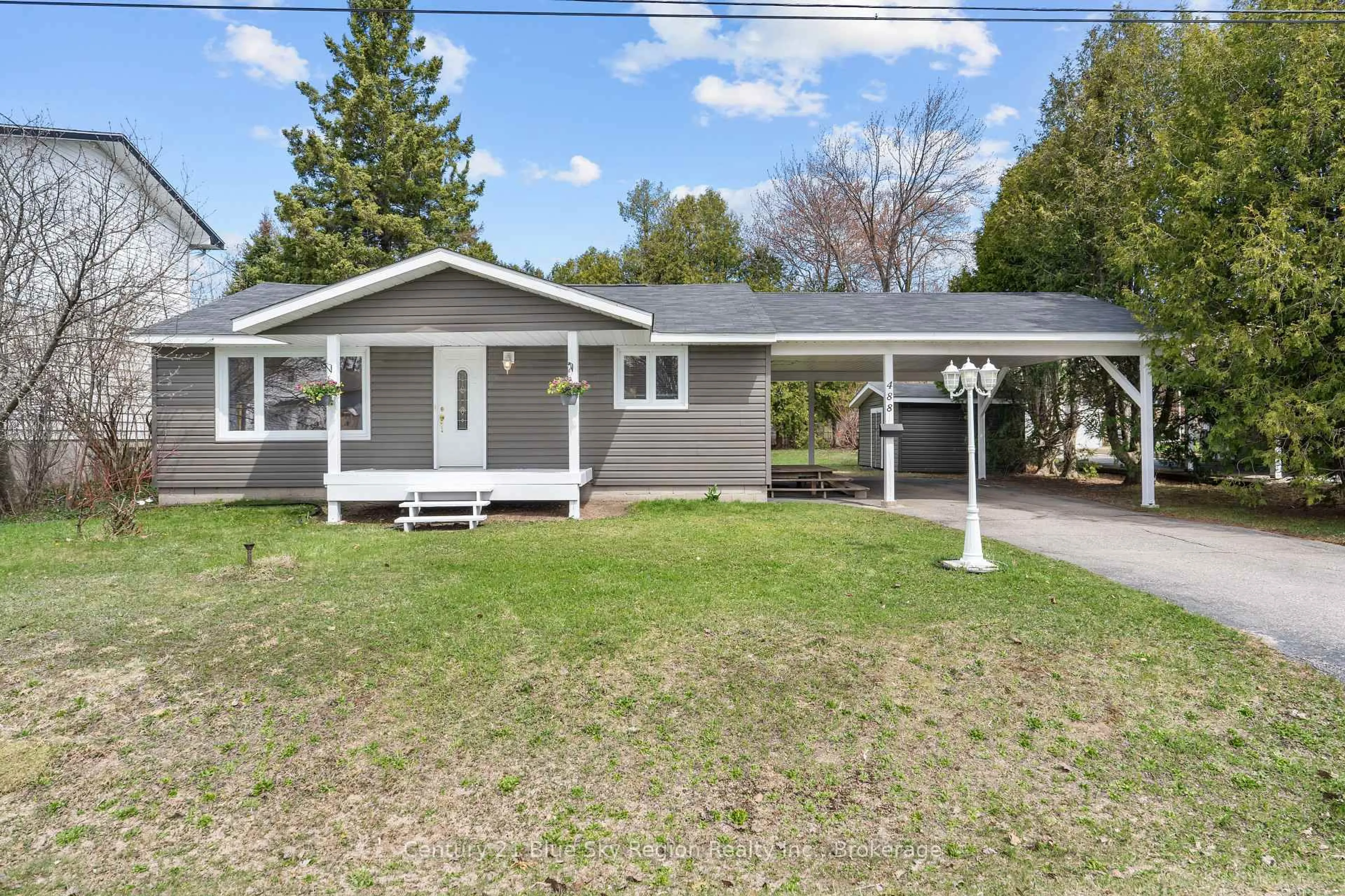 Home with vinyl exterior material, street for 488 Angus Ave, North Bay Ontario P1B 7M1