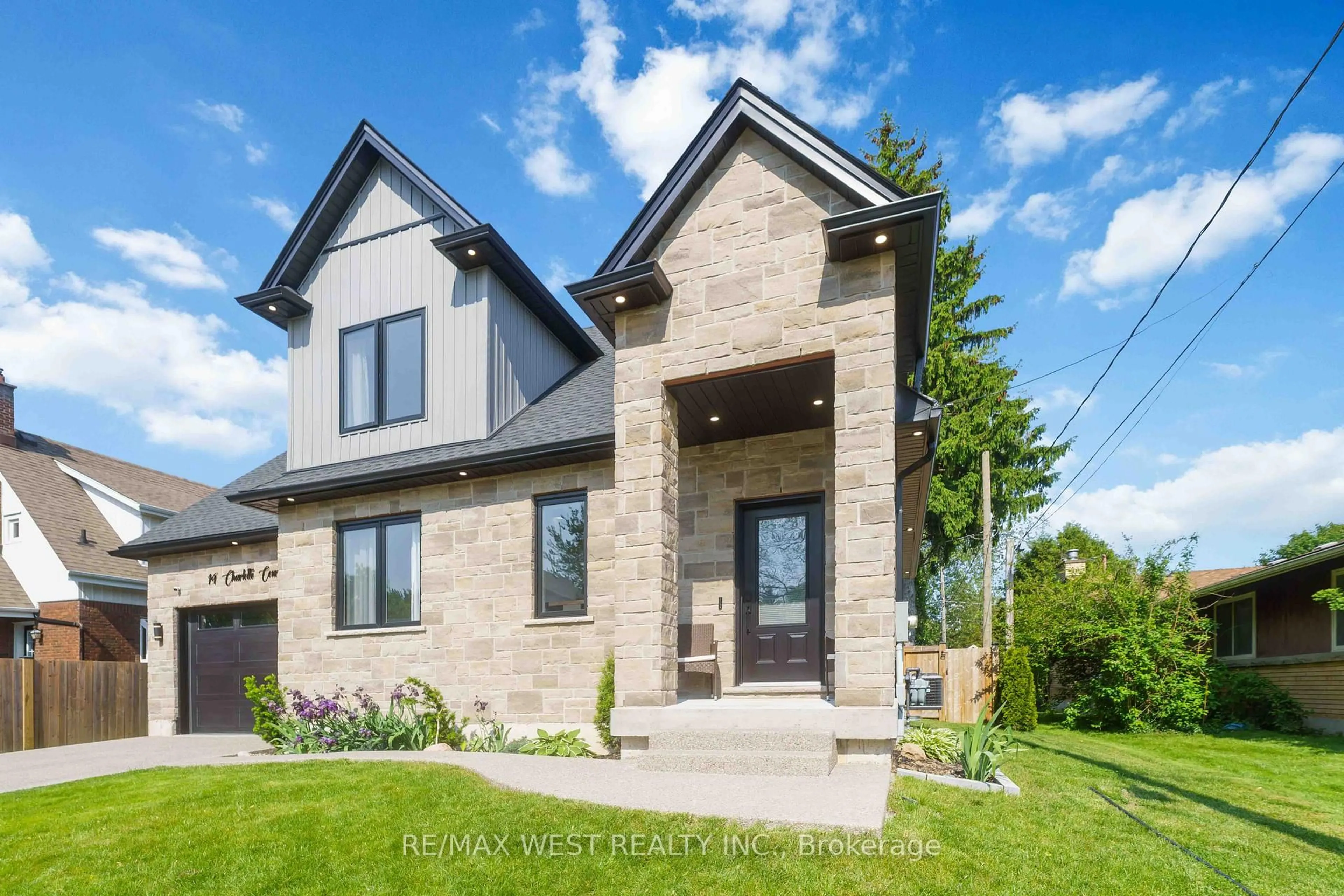 Home with brick exterior material, street for 14 Charlotte Crt, Welland Ontario L3C 1P5