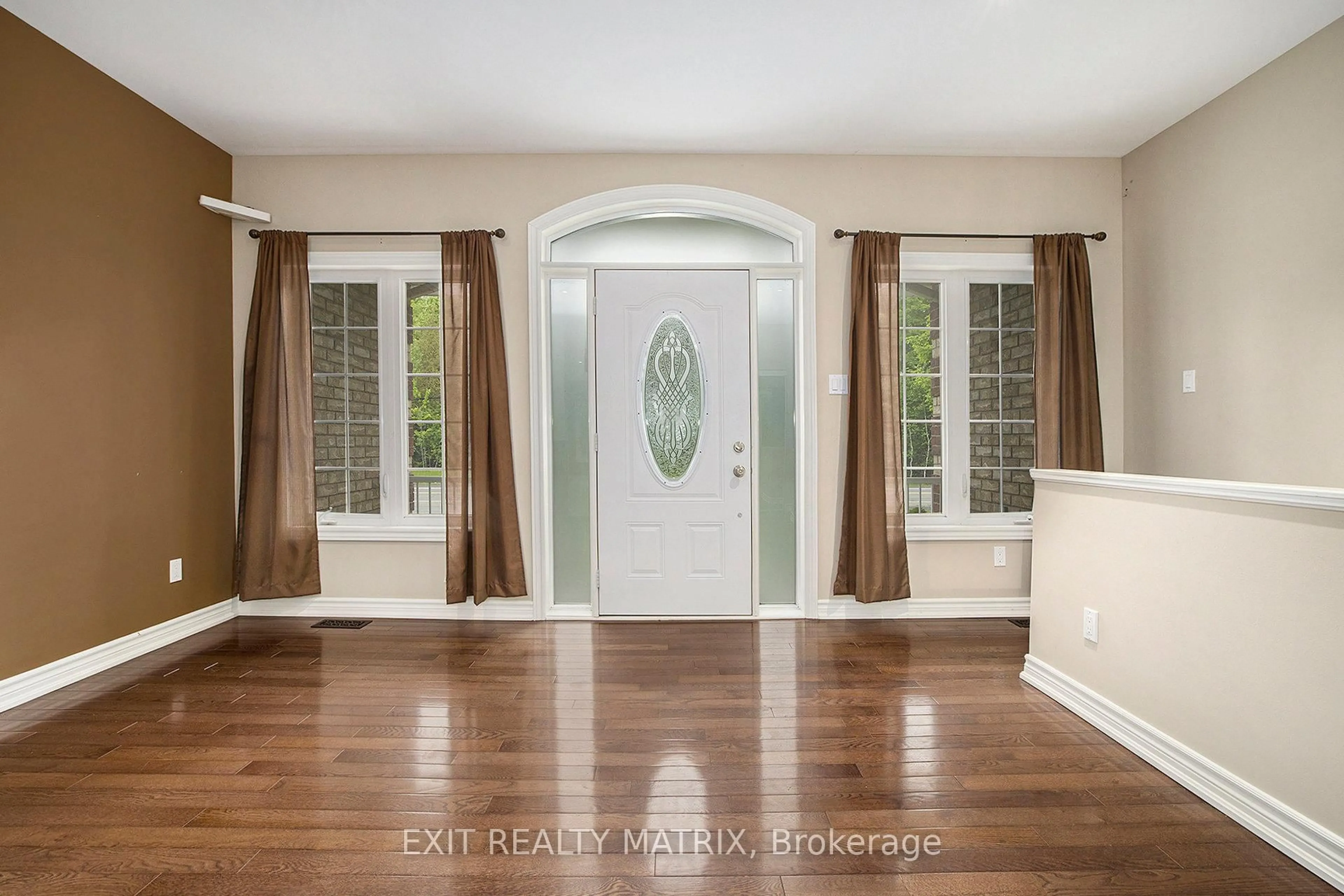 Indoor entryway for 7232 Mitch Owens Rd, Ottawa Ontario K4P 1K8