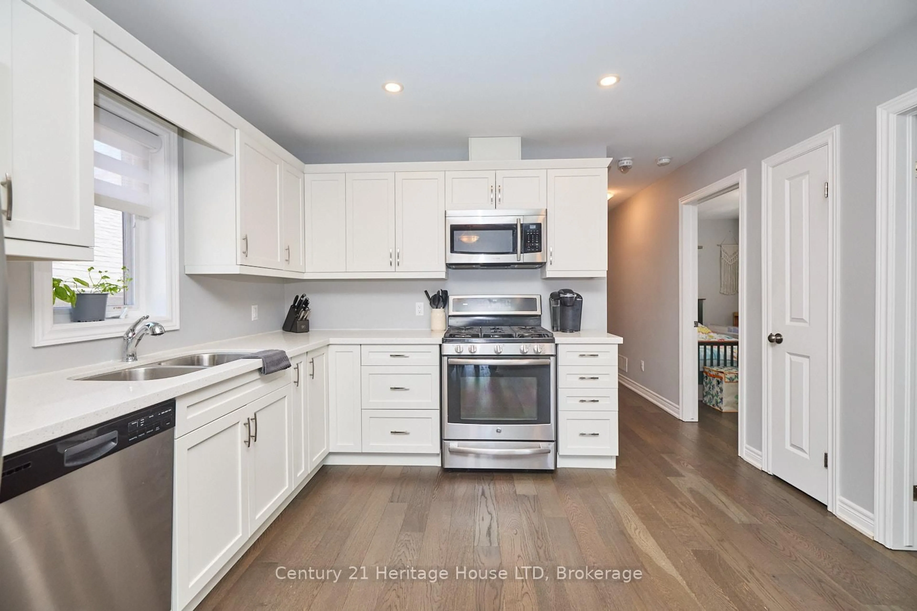 Open concept kitchen, unknown for 28 Churchill St, St. Catharines Ontario L2S 2P2