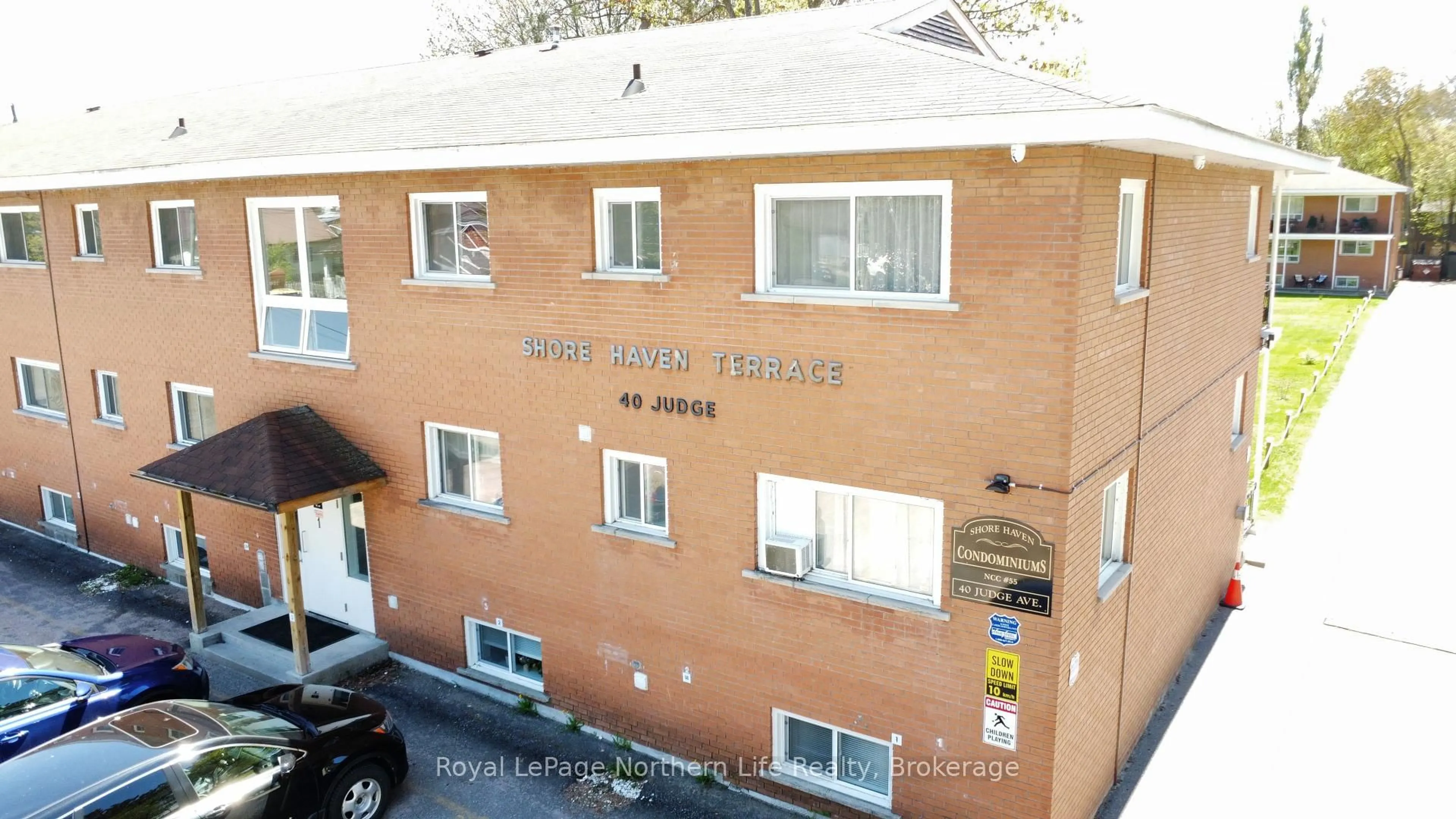 A pic from outside/outdoor area/front of a property/back of a property/a pic from drone, building for 40 Judge Ave #25, North Bay Ontario P1A 1B4