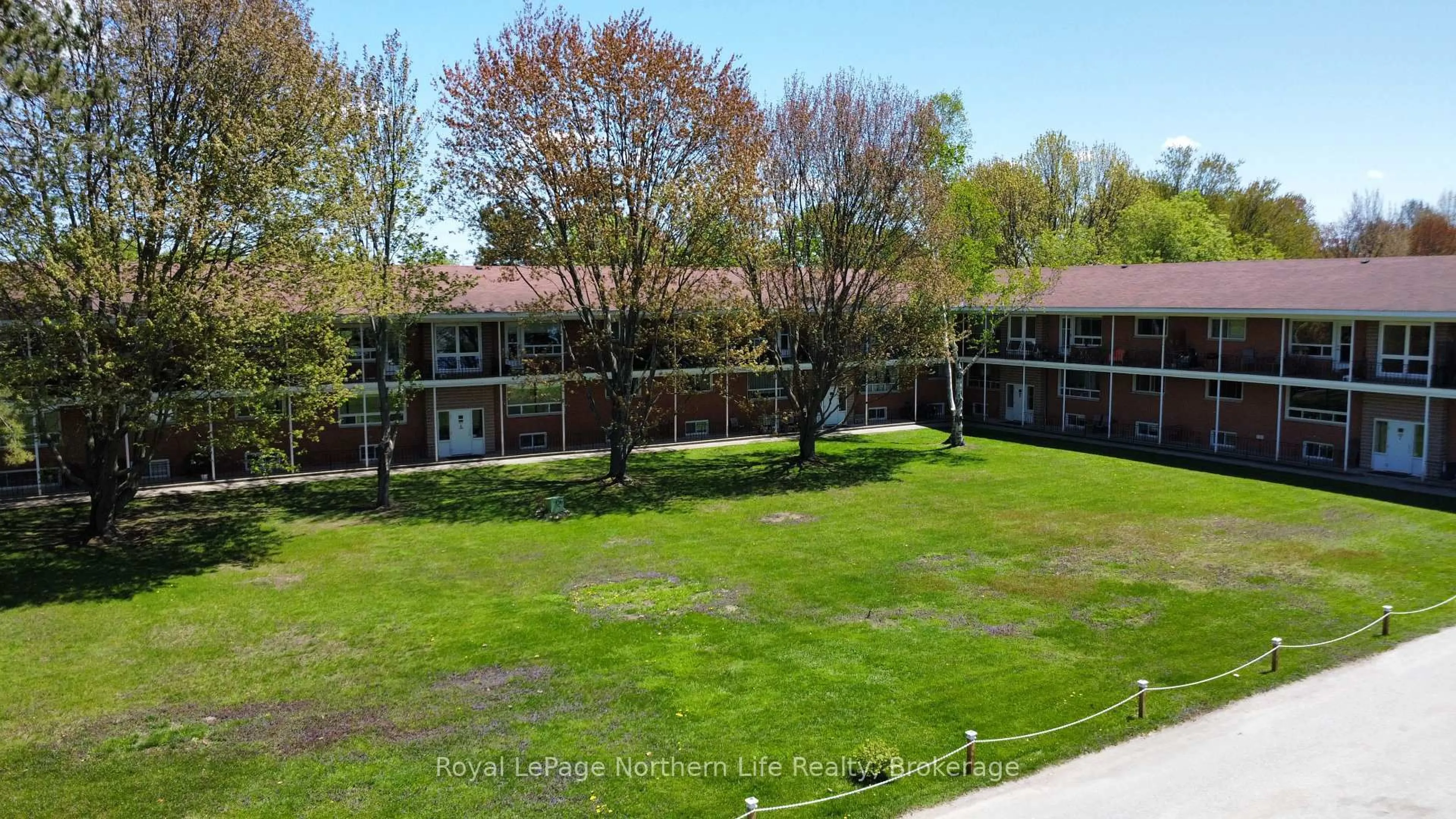 A pic from outside/outdoor area/front of a property/back of a property/a pic from drone, unknown for 40 Judge Ave #25, North Bay Ontario P1A 1B4