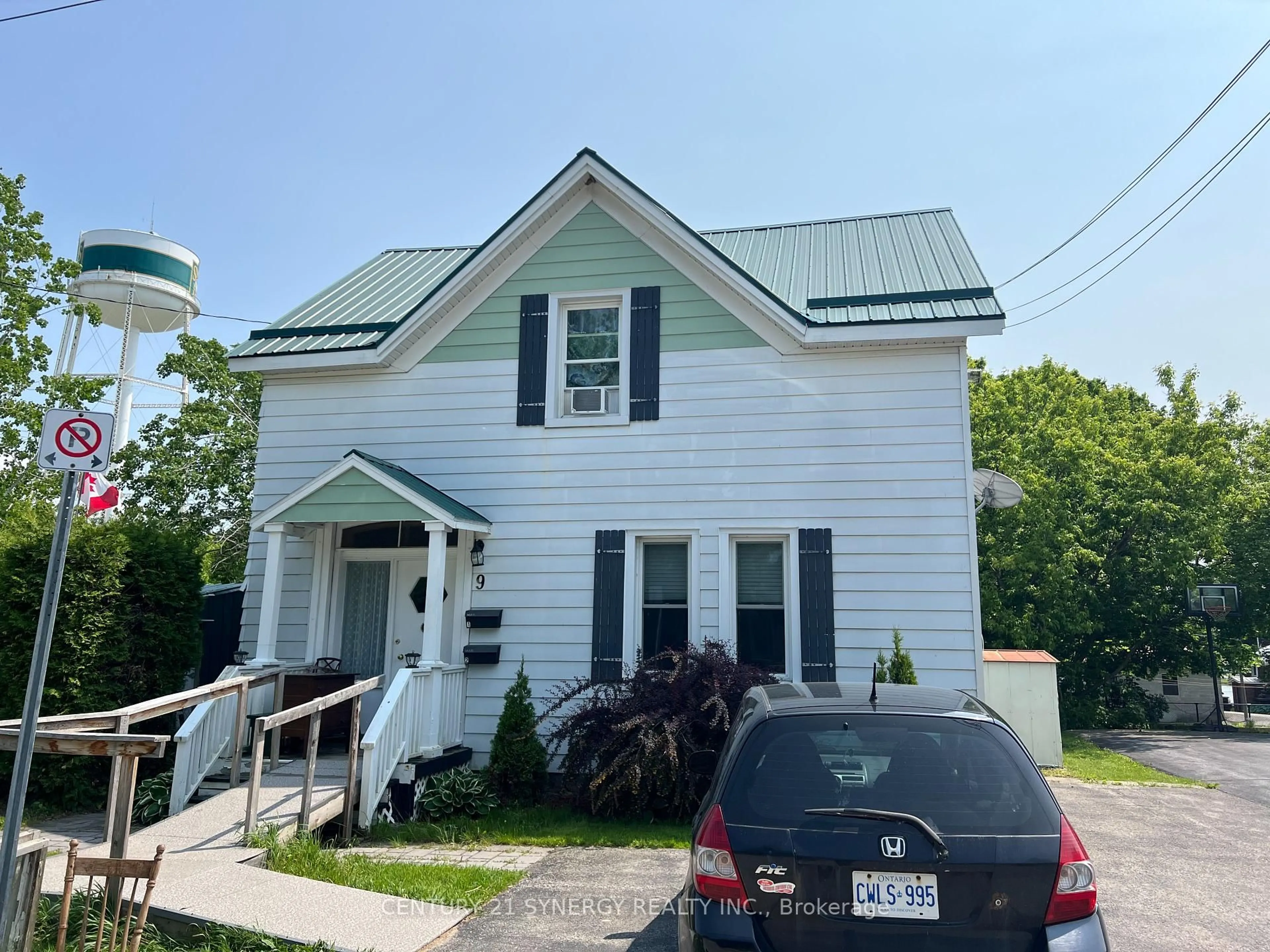 Home with vinyl exterior material, unknown for 9 Strathcona St, Smiths Falls Ontario K7A 1V7