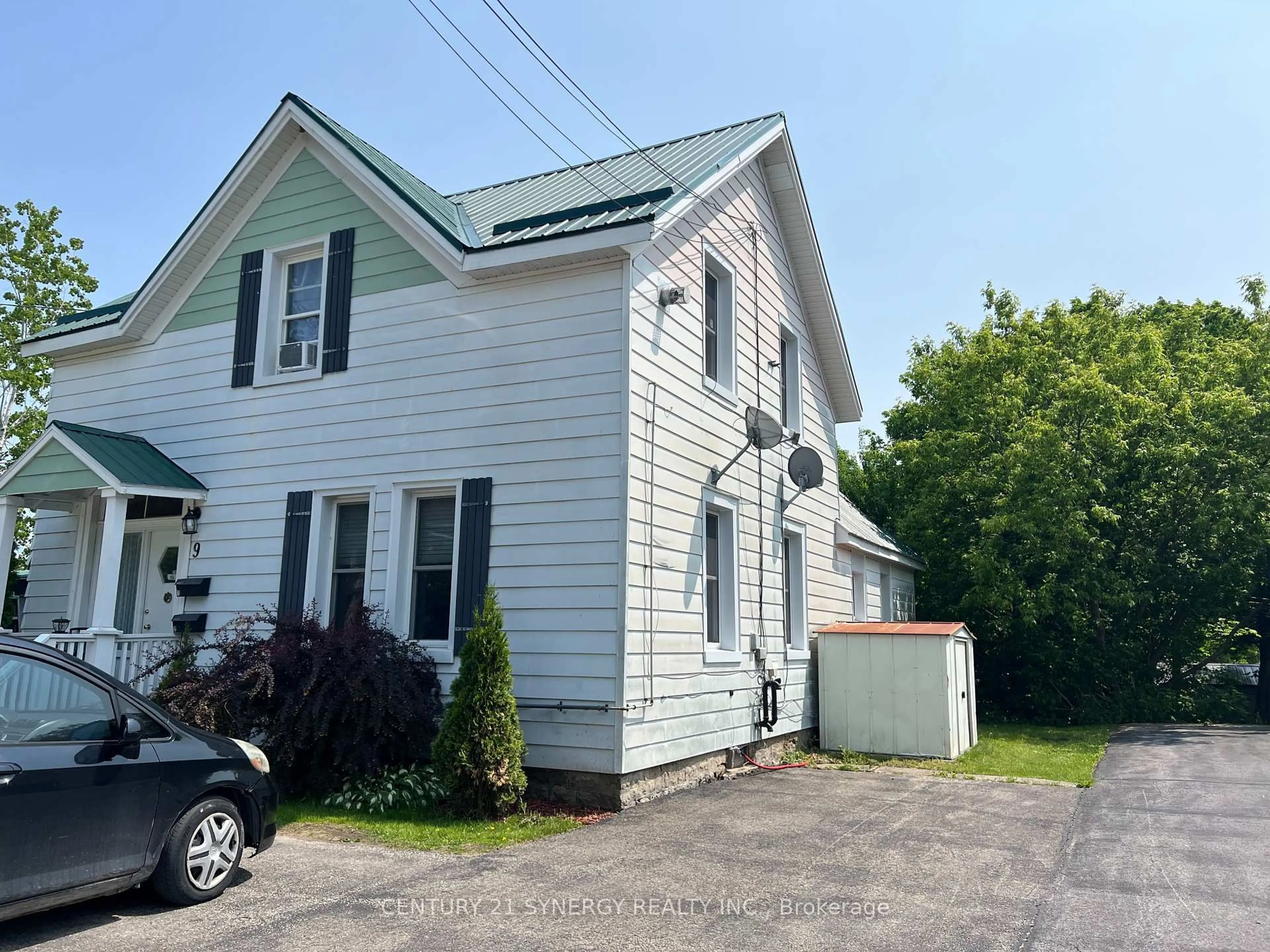 A pic from outside/outdoor area/front of a property/back of a property/a pic from drone, street for 9 Strathcona St, Smiths Falls Ontario K7A 1V7