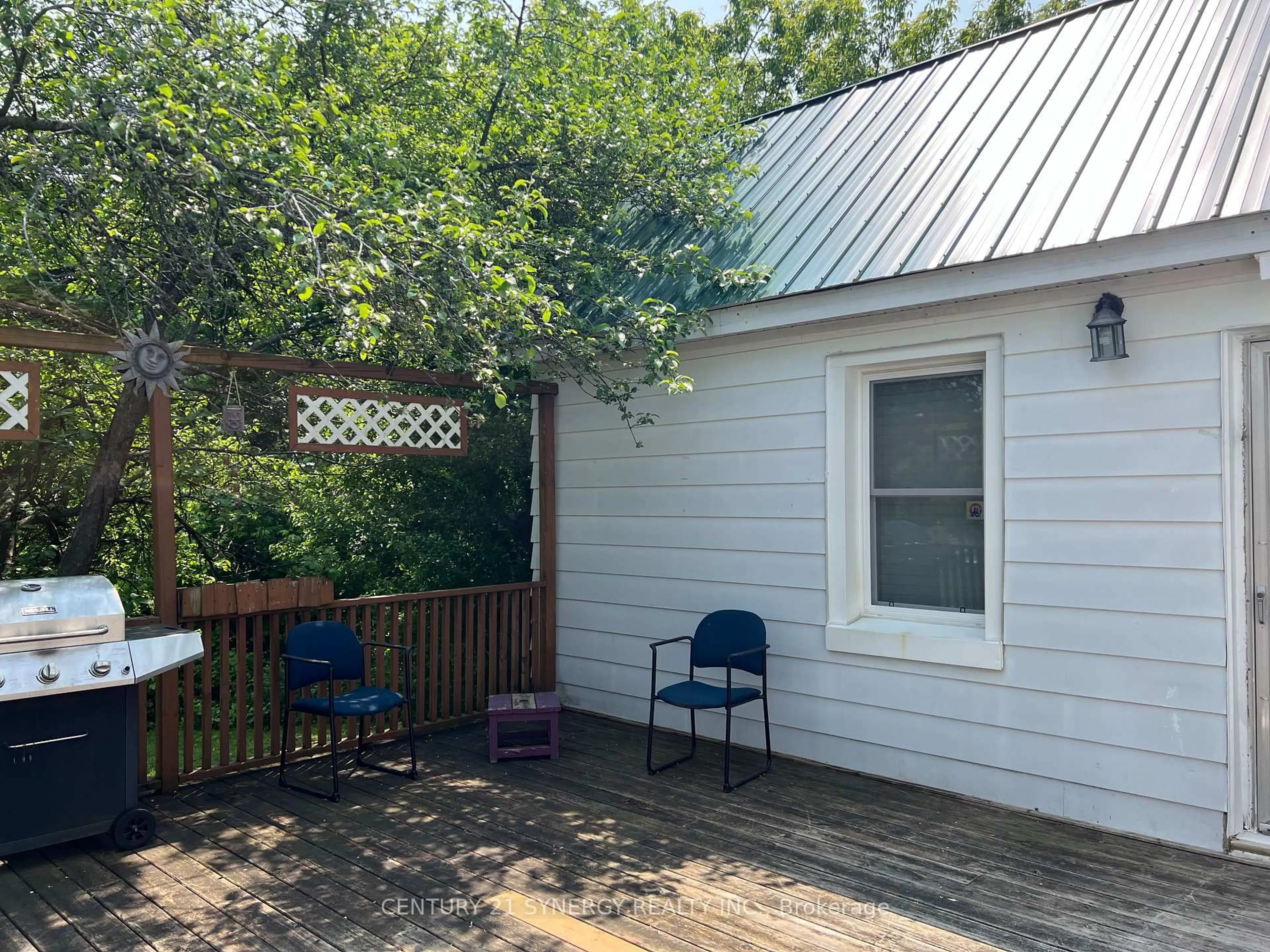 Patio, street for 9 Strathcona St, Smiths Falls Ontario K7A 1V7