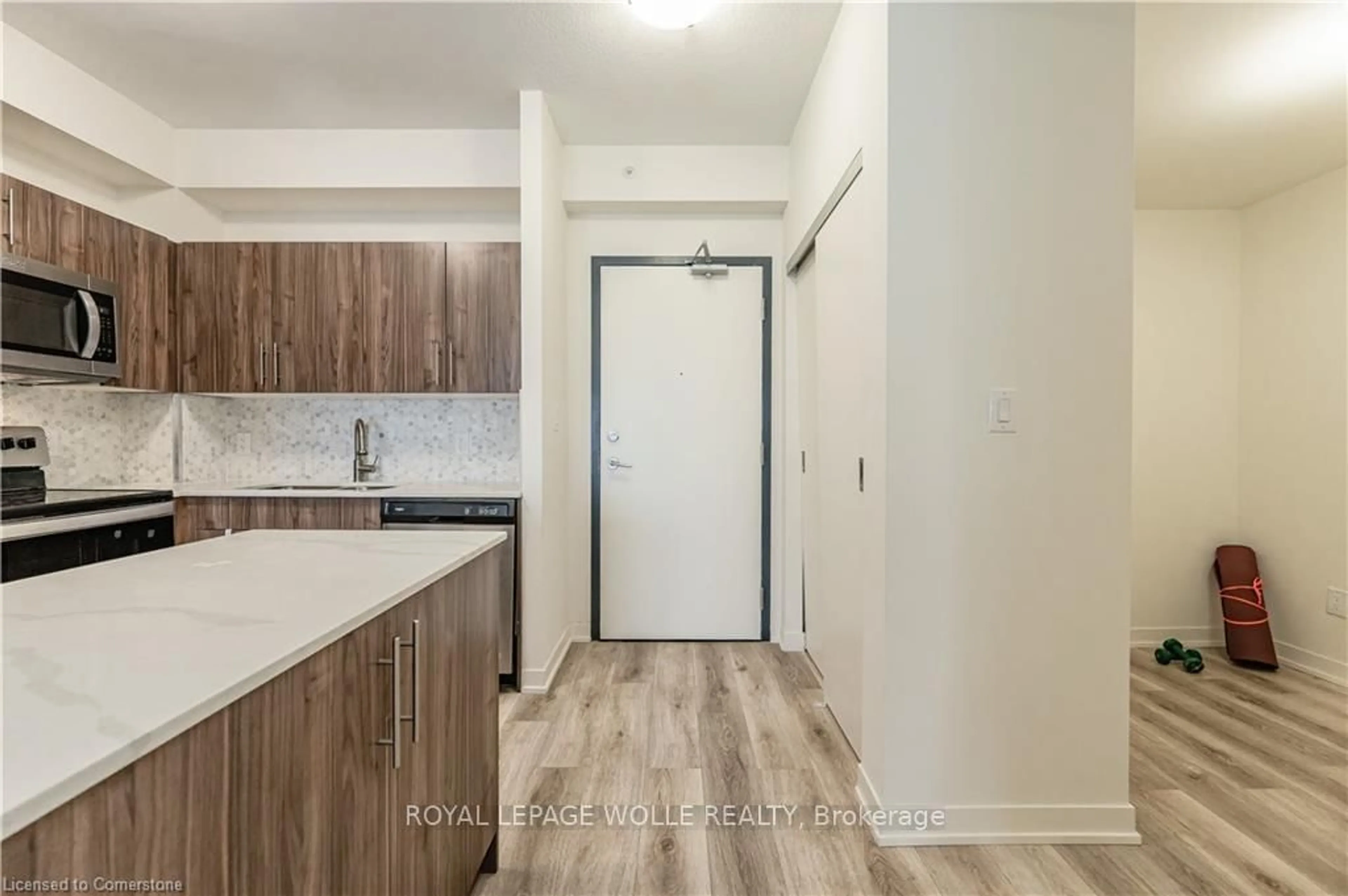 Standard kitchen, unknown for 128 King St #1205, Waterloo Ontario N2J 0E9