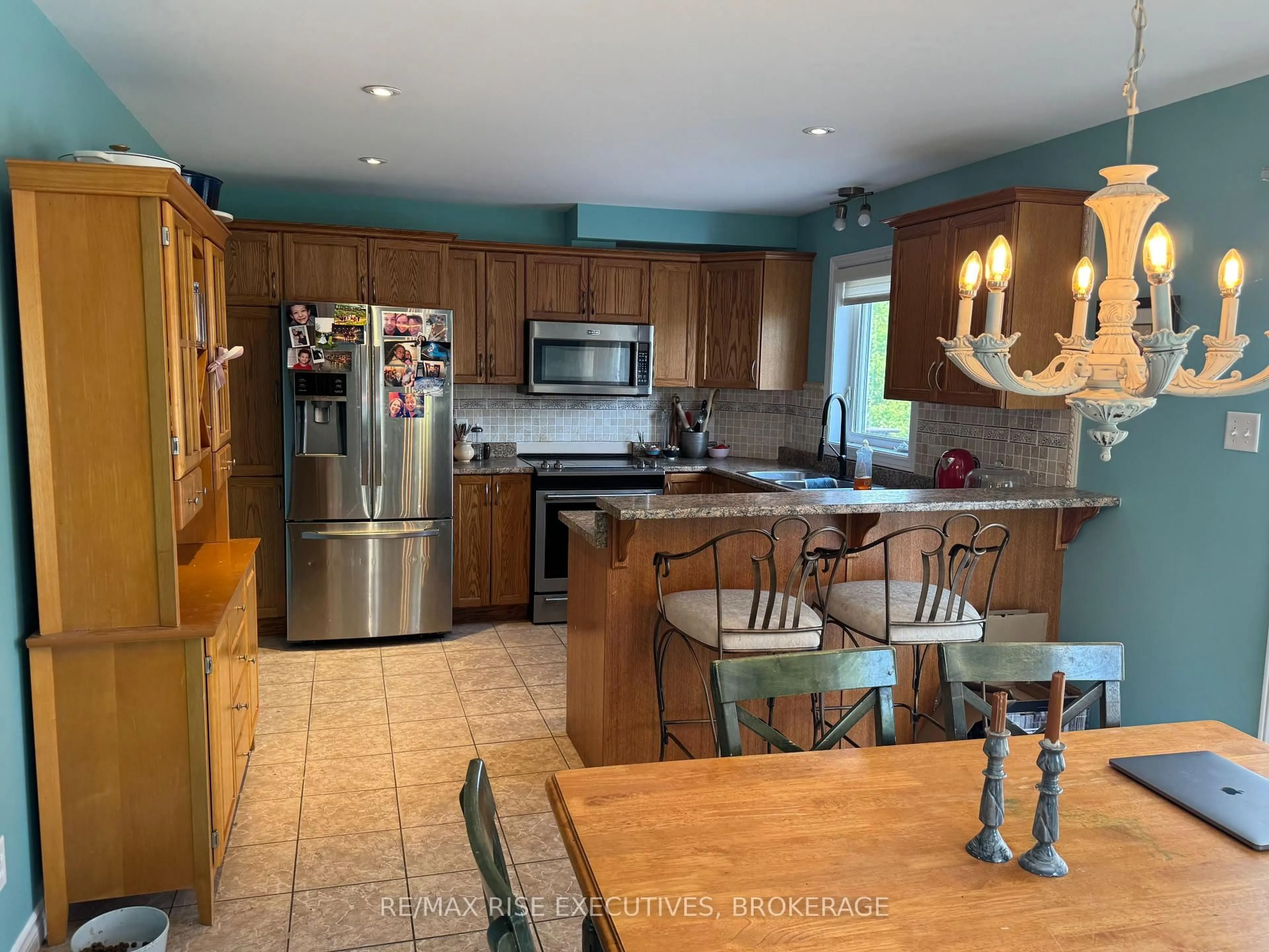 Open concept kitchen, unknown for 211 OAK St, Gananoque Ontario K7G 2R5