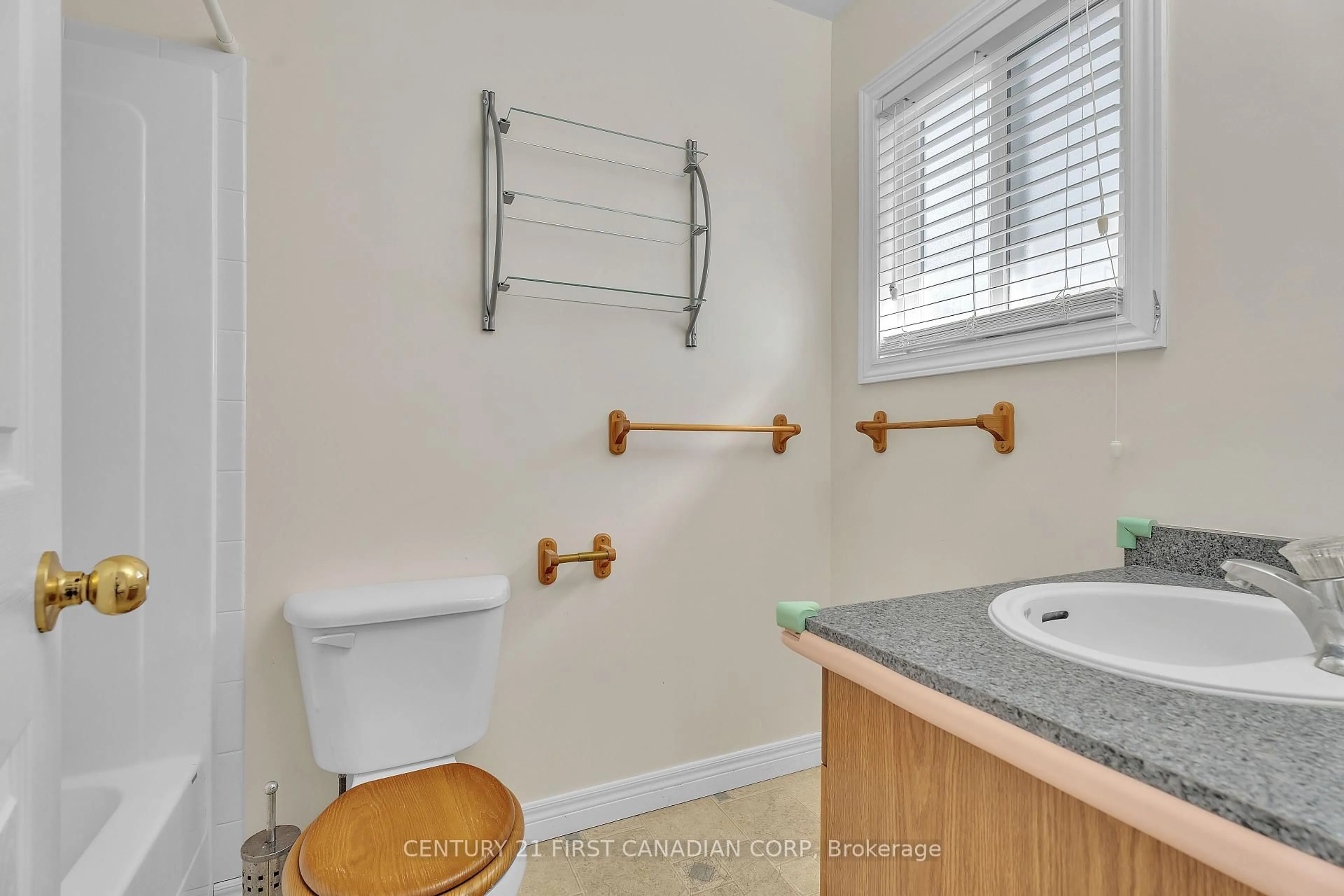 Standard bathroom, unknown for 567 Sprucewood Dr, London North Ontario N5X 4J5