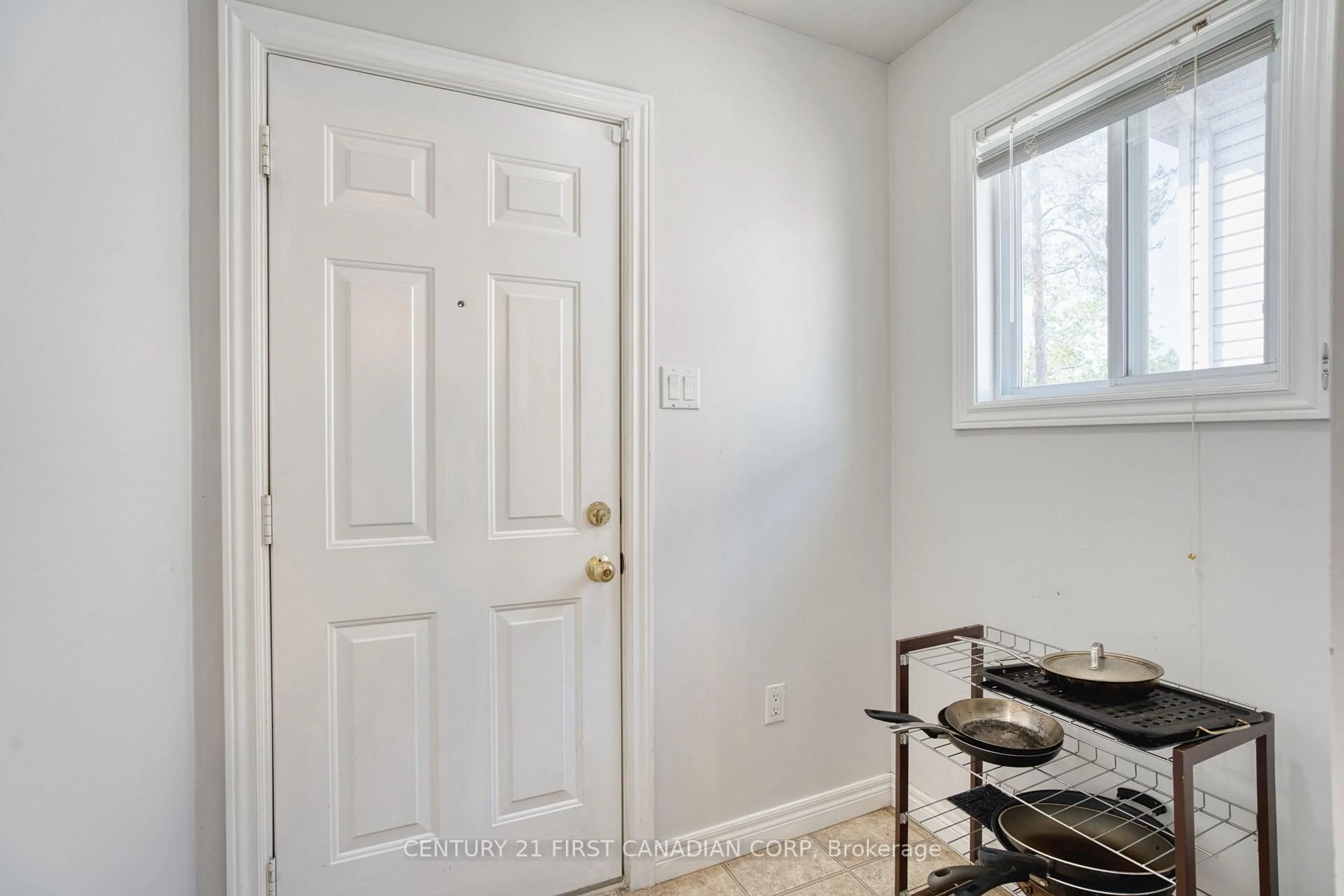 Indoor entryway for 567 Sprucewood Dr, London North Ontario N5X 4J5