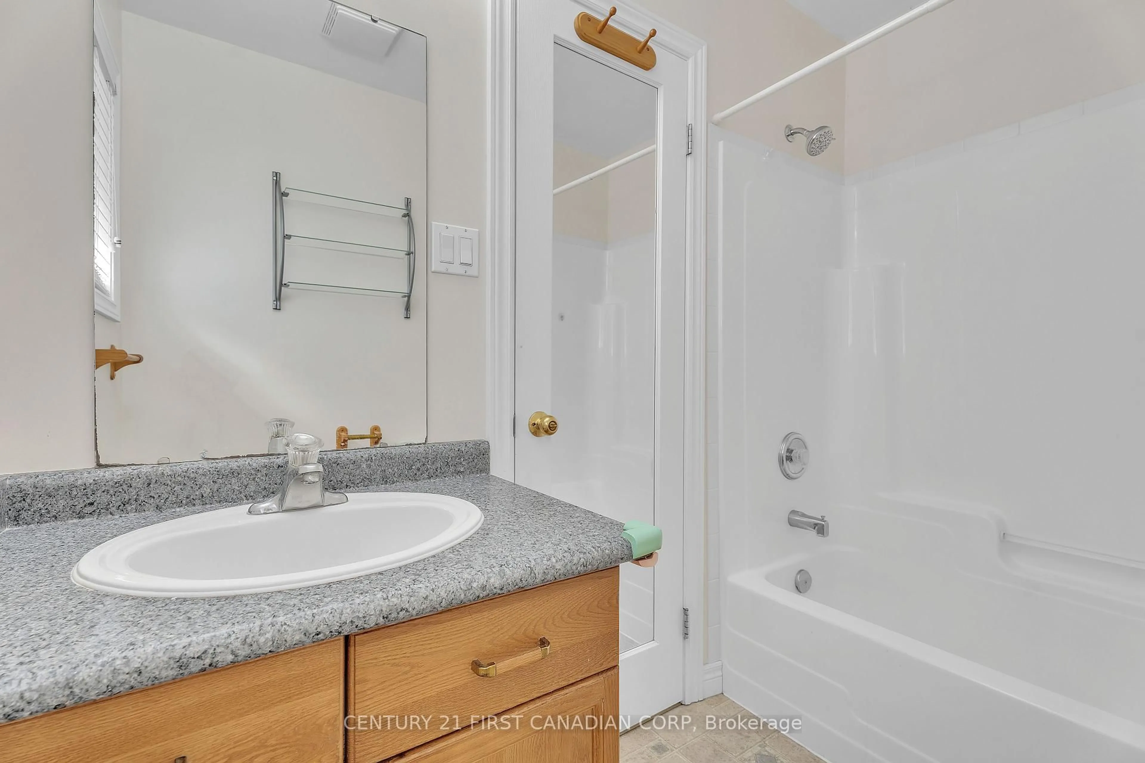 Standard bathroom, ceramic/tile floor for 567 Sprucewood Dr, London North Ontario N5X 4J5
