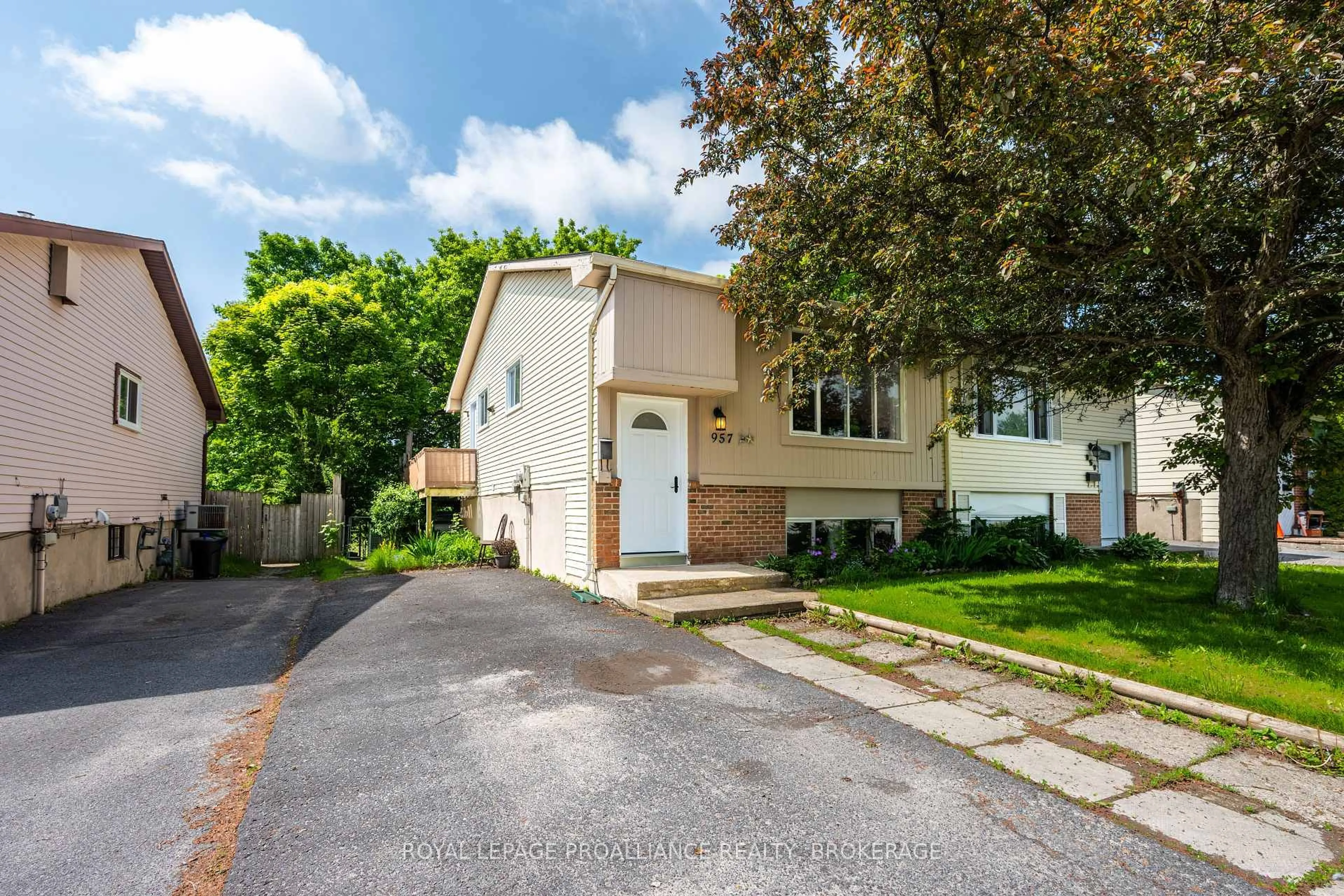 Unknown for 957 Old Colony Rd, Kingston Ontario K7P 1H5