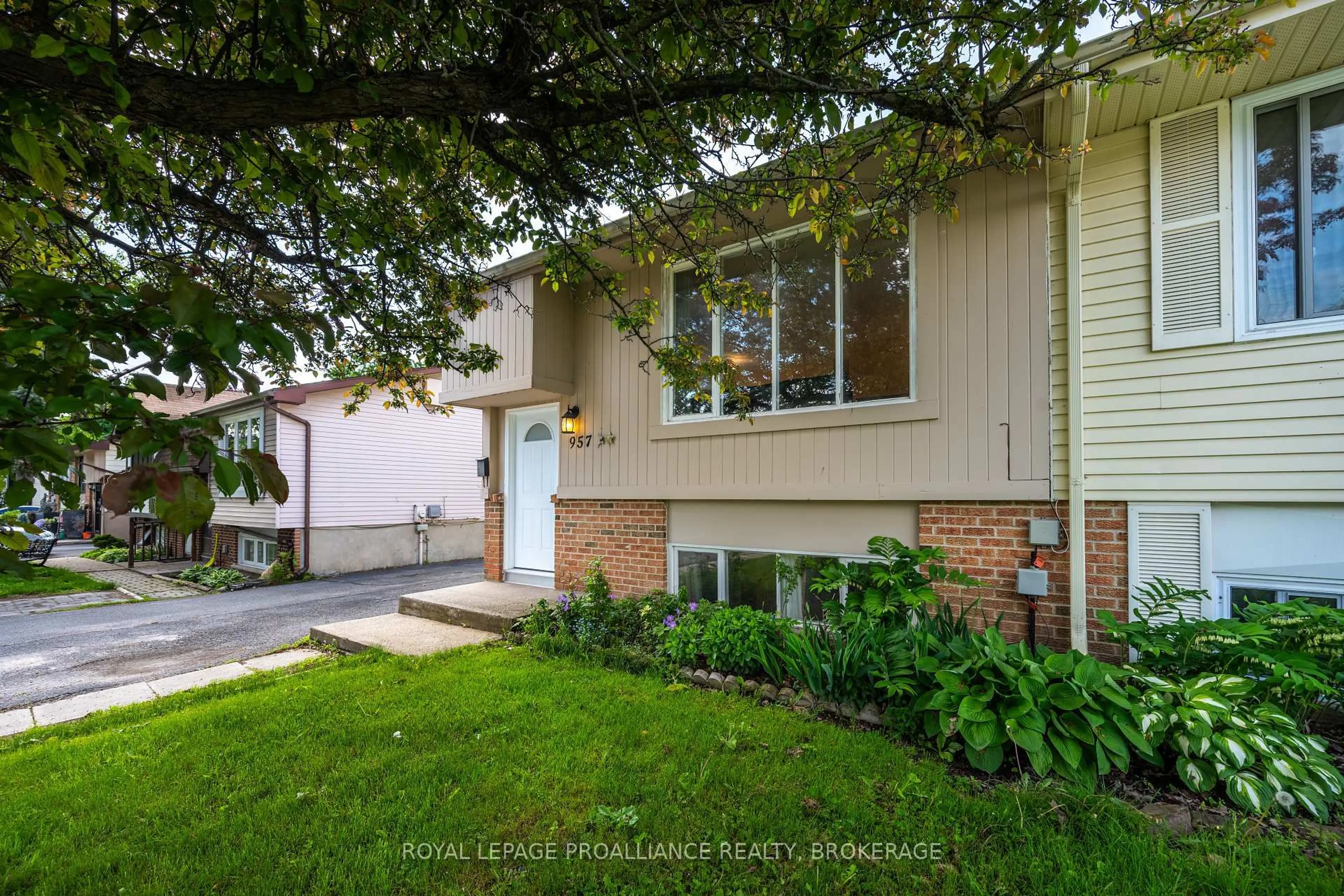 Home with vinyl exterior material, street for 957 Old Colony Rd, Kingston Ontario K7P 1H5