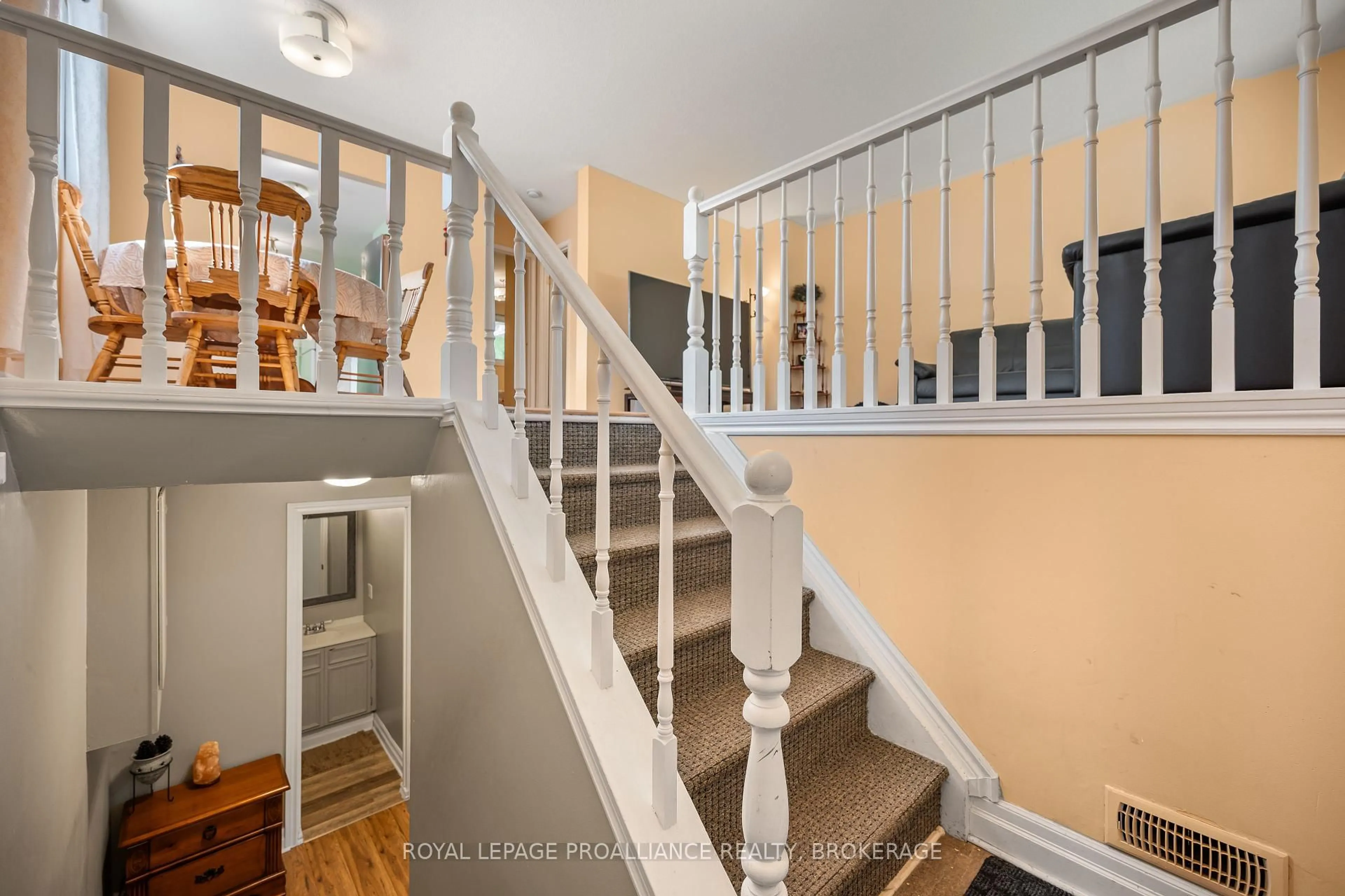 Stairs for 957 Old Colony Rd, Kingston Ontario K7P 1H5