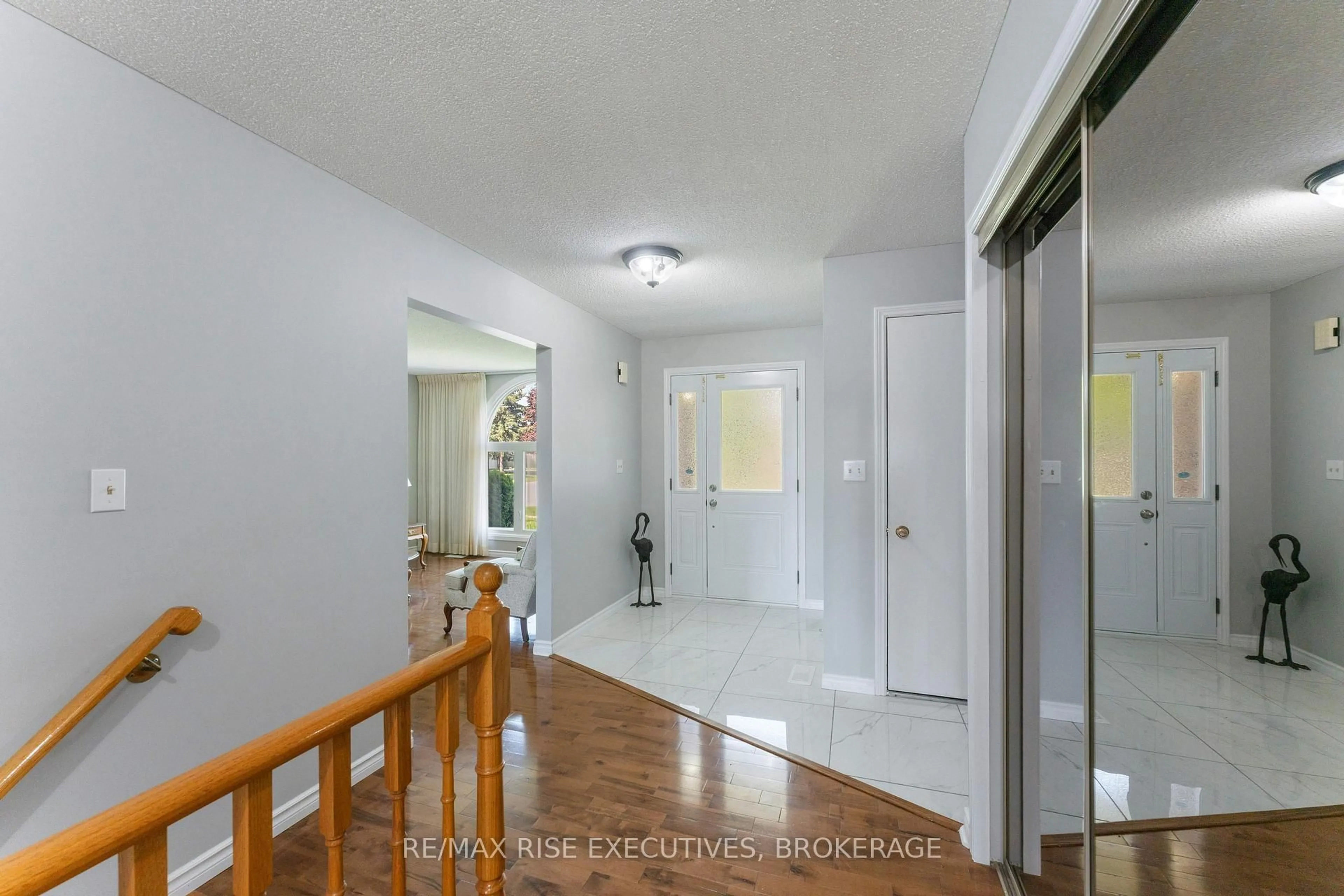 Indoor entryway for 656 Rivermeade Ave, Kingston Ontario K7M 7Z6