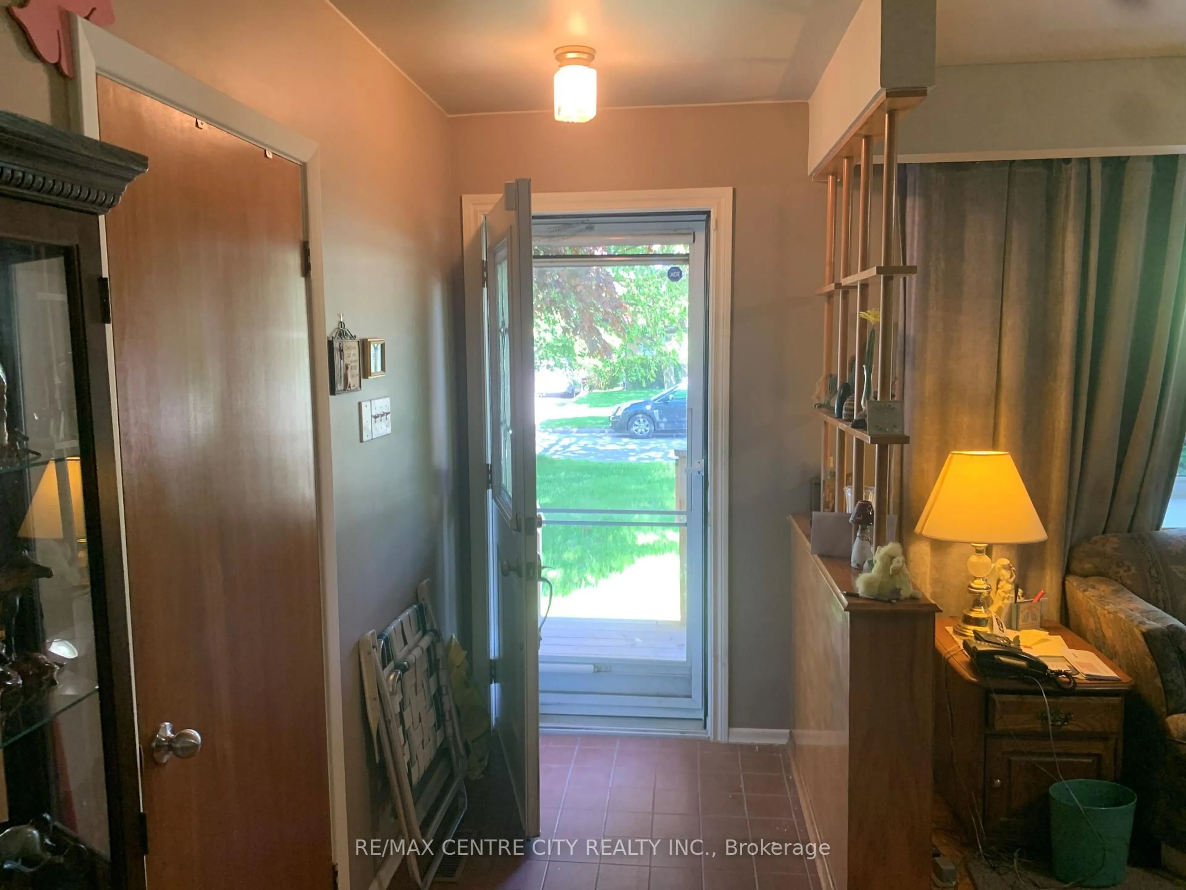 Indoor entryway for 1163 Farnsborough Cres, London East Ontario N5V 2L7