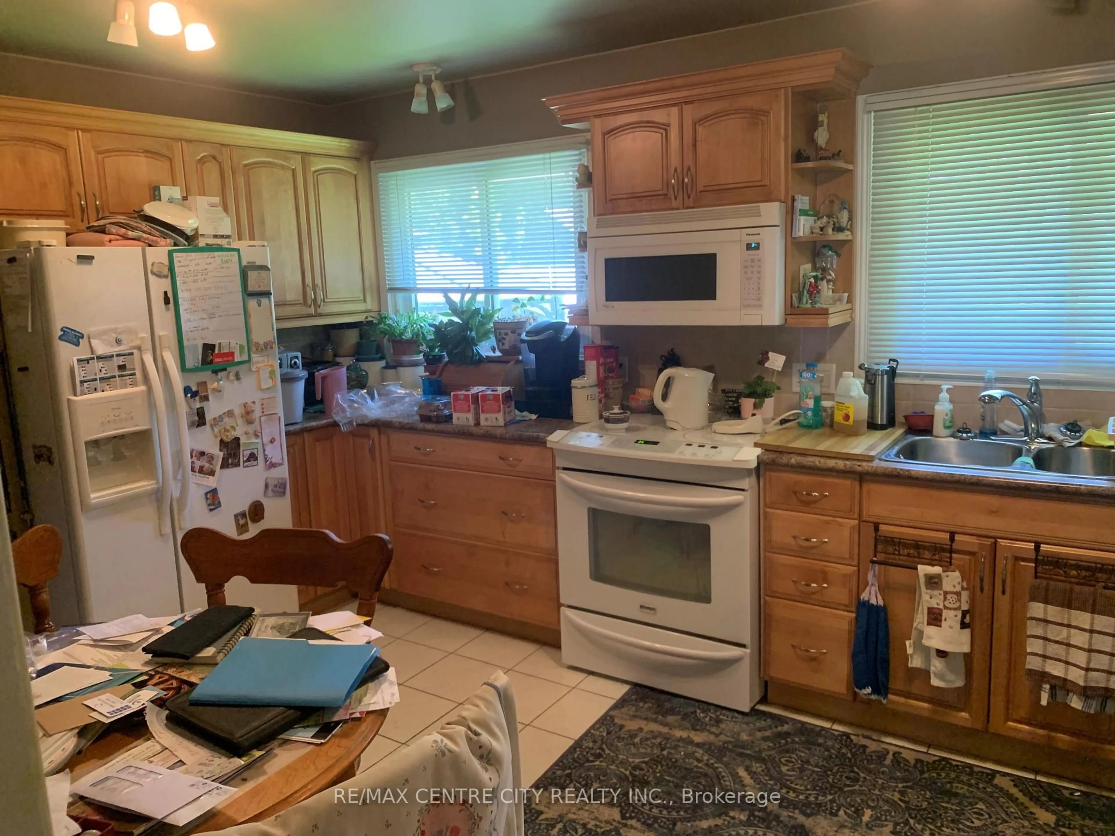 Standard kitchen, unknown for 1163 Farnsborough Cres, London East Ontario N5V 2L7