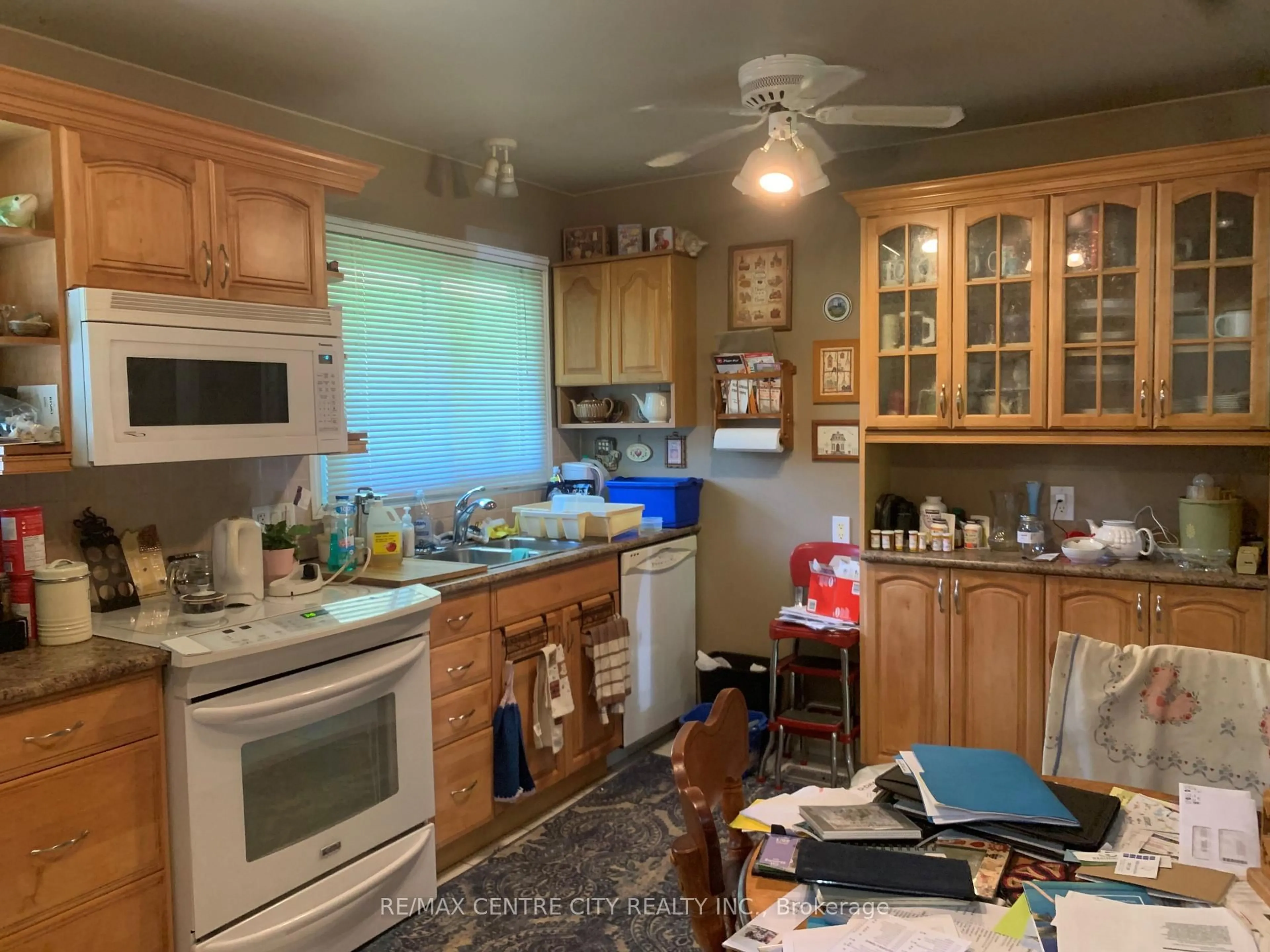 Standard kitchen, unknown for 1163 Farnsborough Cres, London East Ontario N5V 2L7