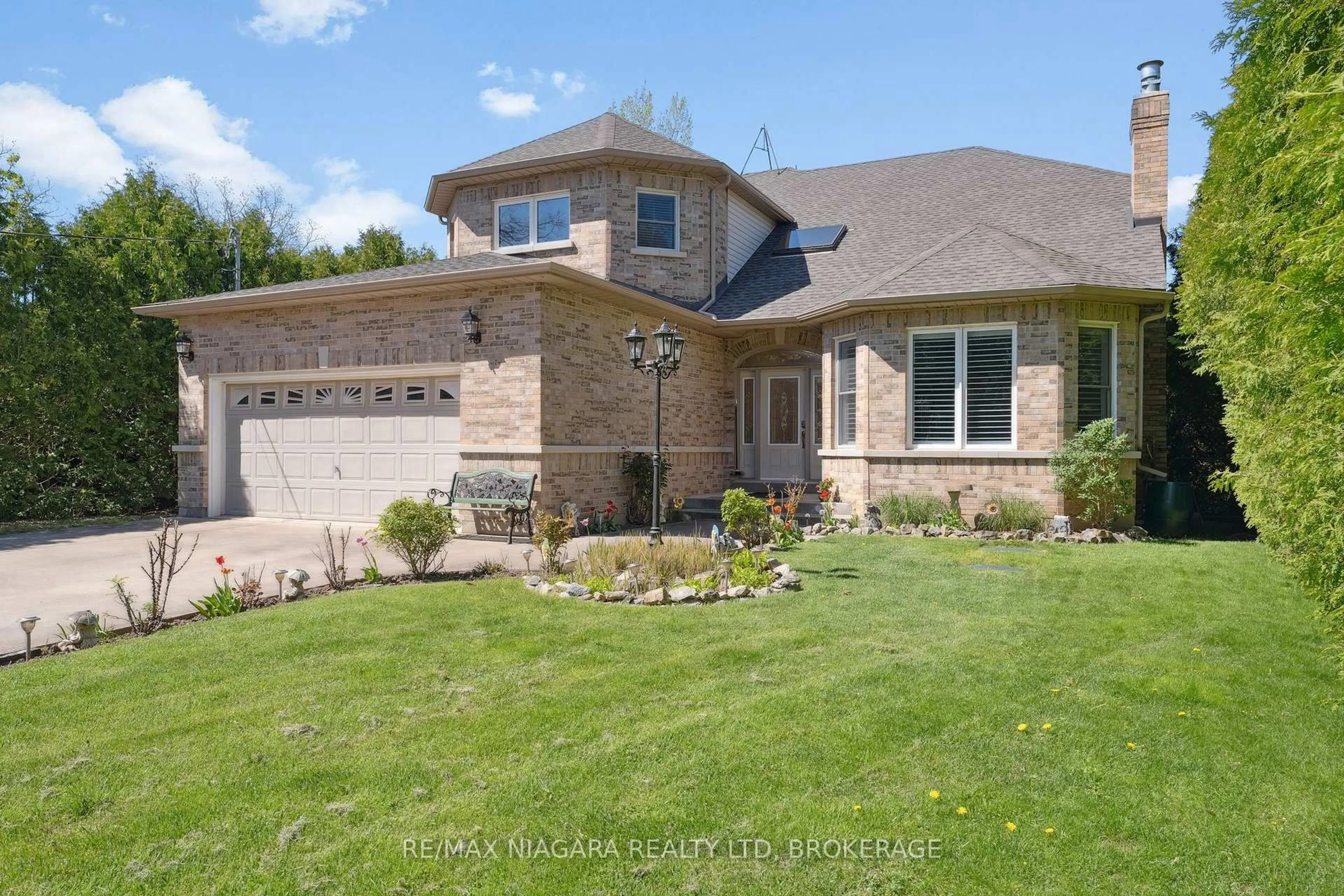Home with brick exterior material, street for 1673 St. Paul St, St. Catharines Ontario L2R 6P7