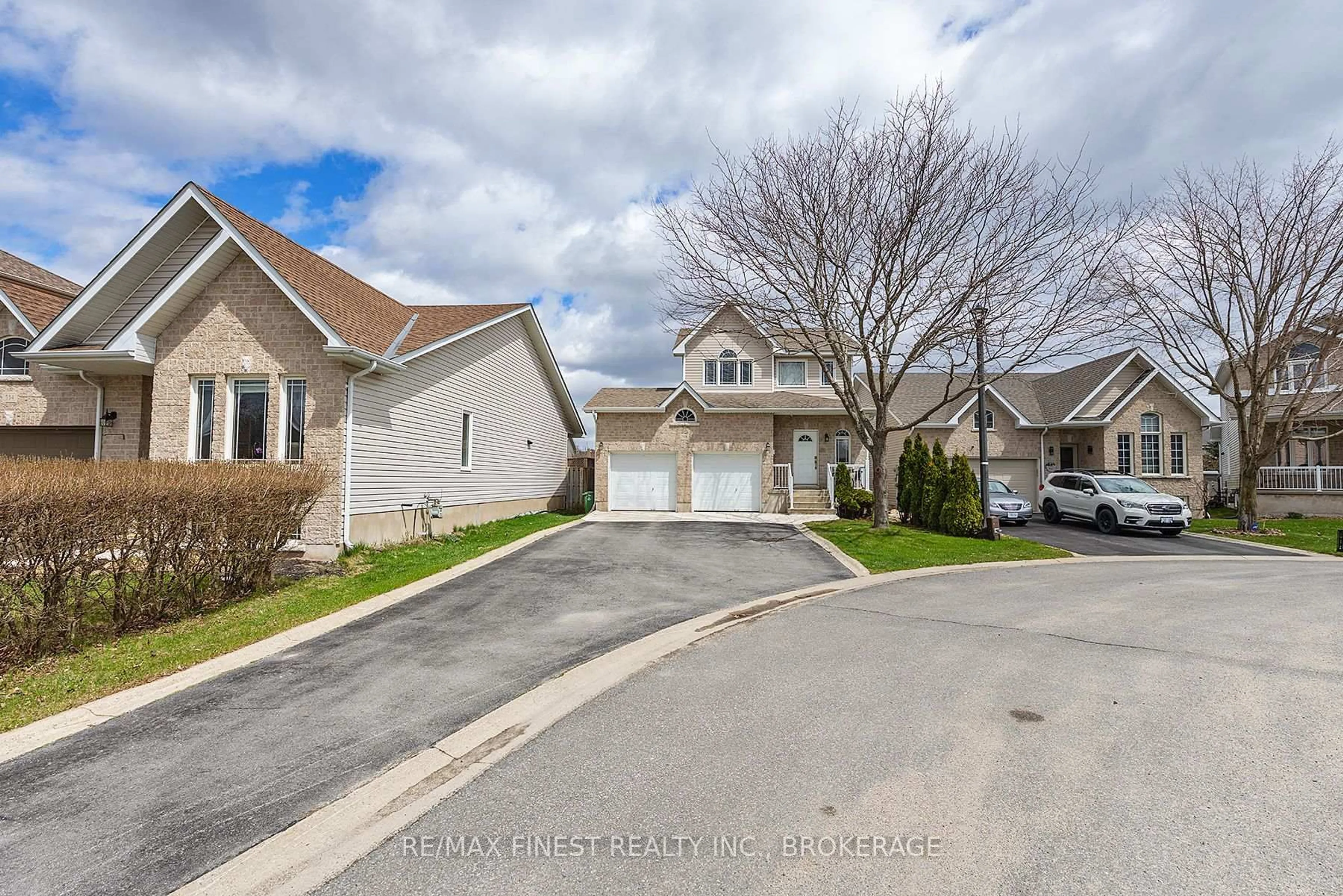A pic from outside/outdoor area/front of a property/back of a property/a pic from drone, street for 538 Nora Crt, Kingston Ontario K7M 1Y1