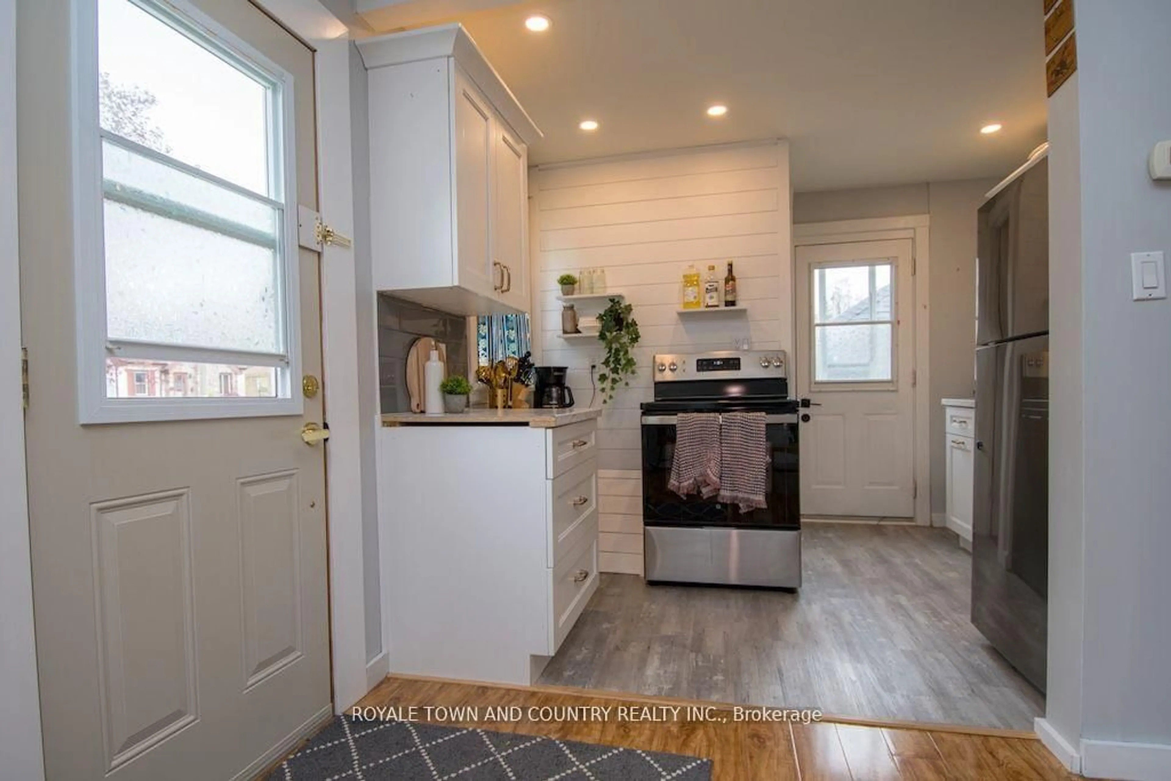 Open concept kitchen, unknown for 32 Adelaide St, Kawartha Lakes Ontario K9V 3J7