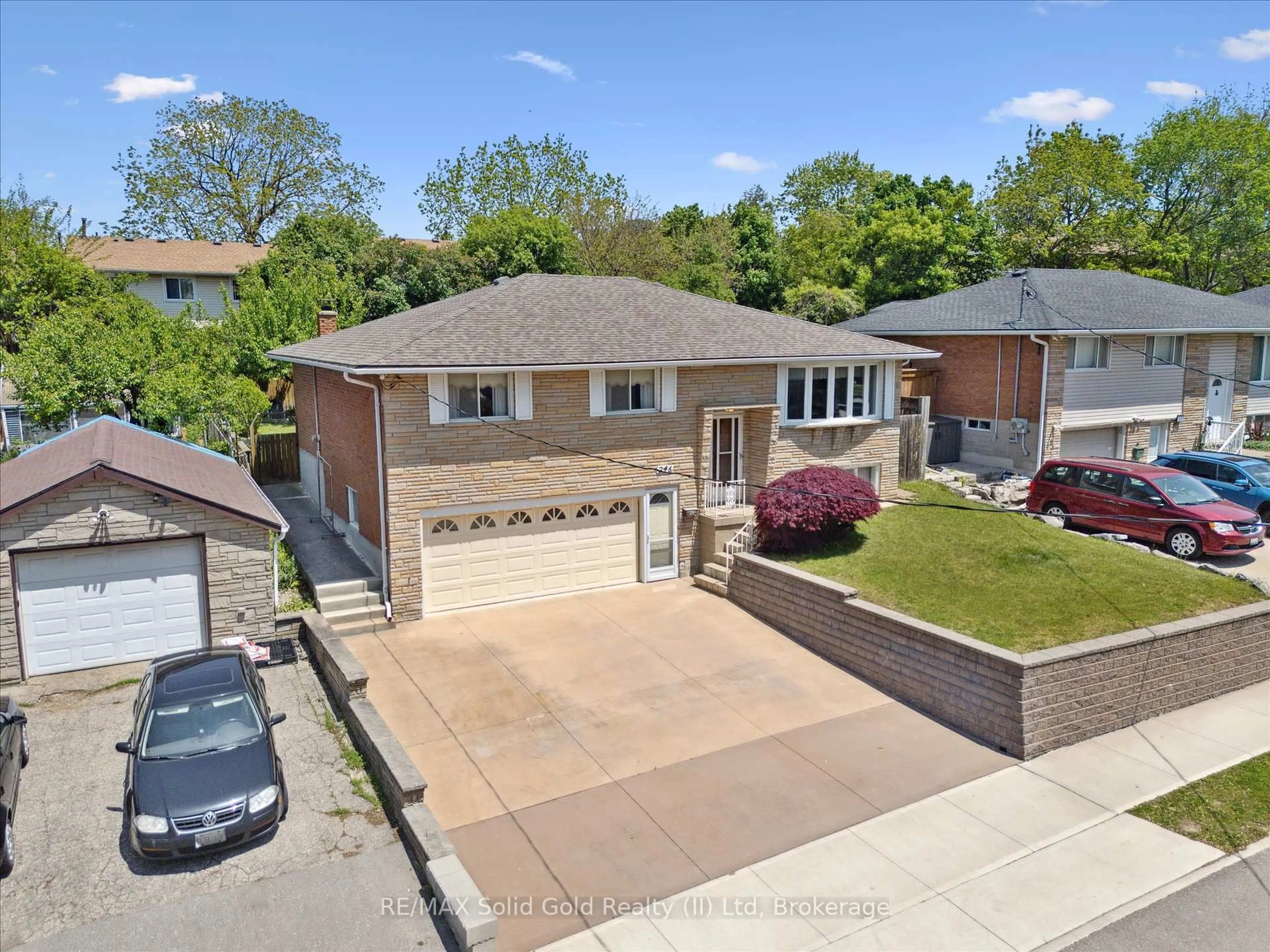 A pic from outside/outdoor area/front of a property/back of a property/a pic from drone, street for 246 Thaler Ave, Kitchener Ontario N2A 1R6