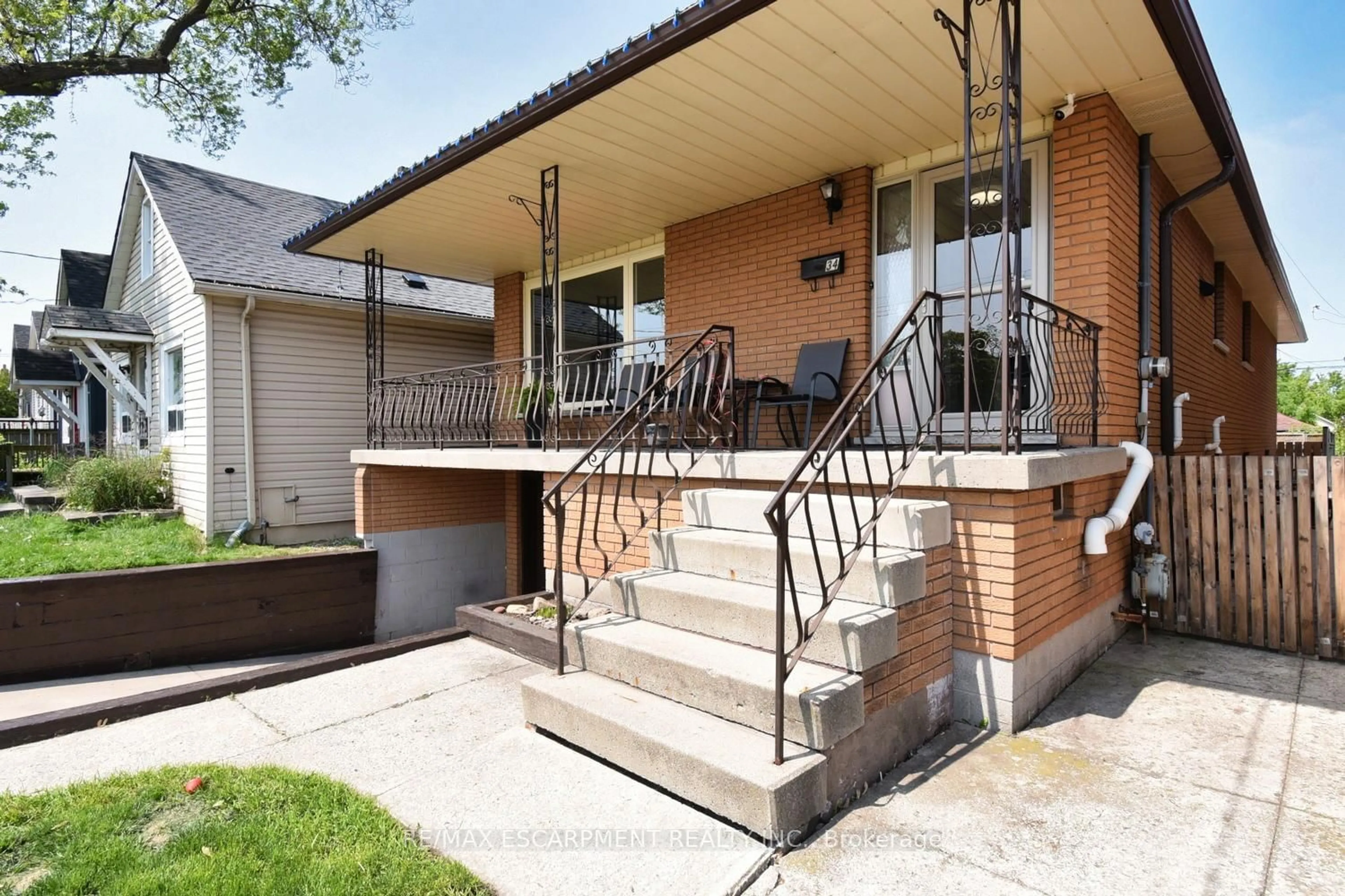 Patio, street for 34 Adair Ave, Hamilton Ontario L8H 1B4