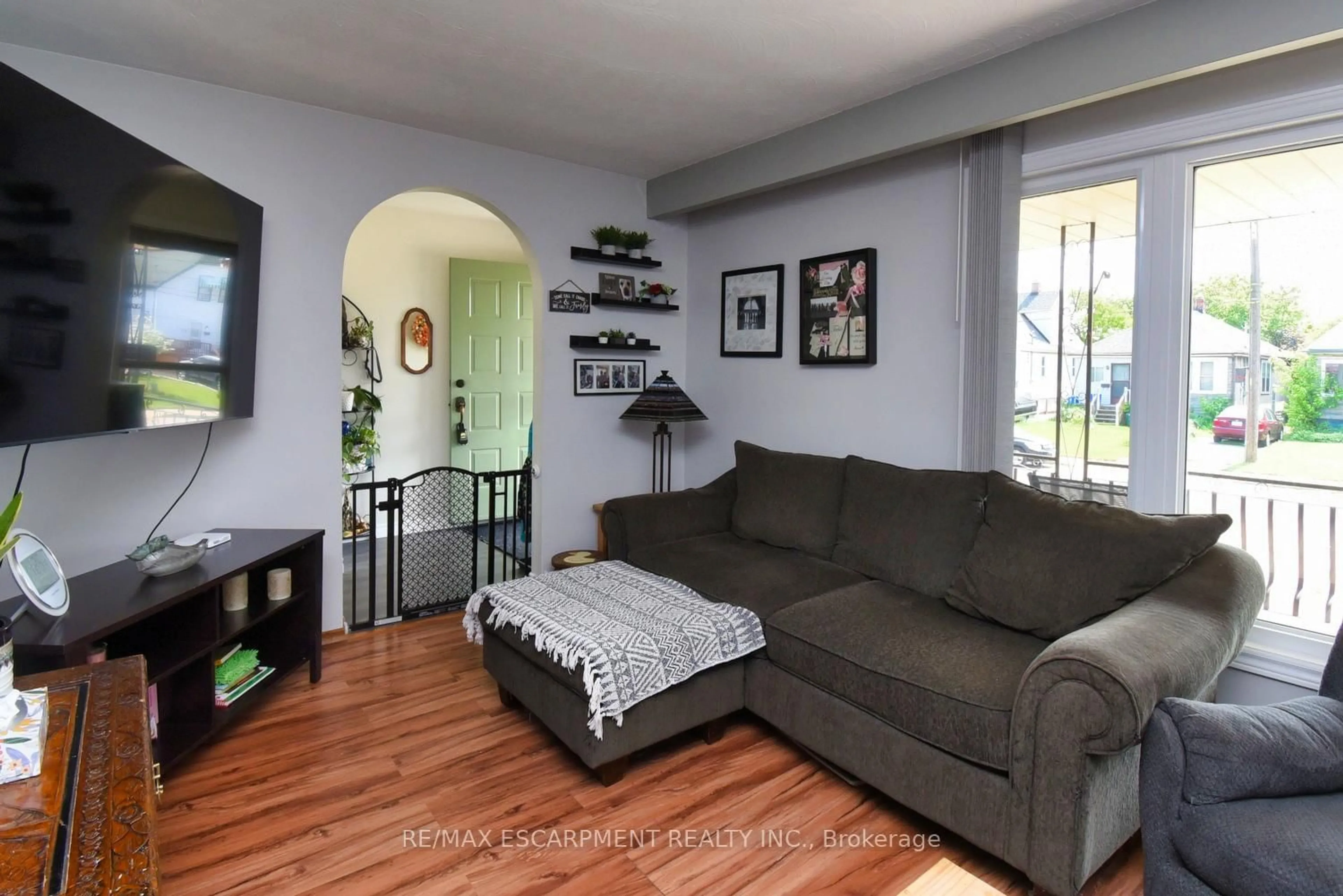 Living room with furniture, unknown for 34 Adair Ave, Hamilton Ontario L8H 1B4