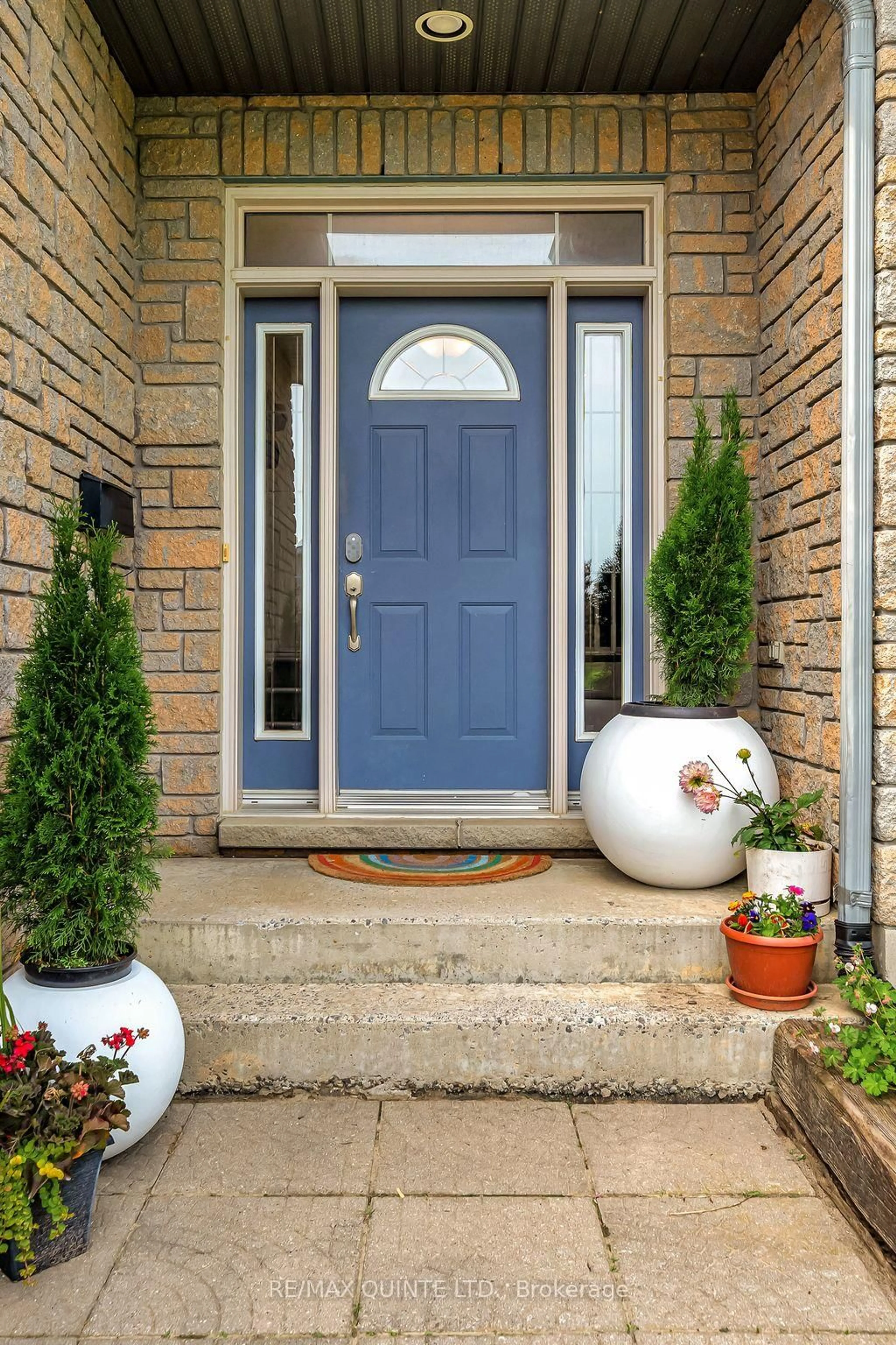 Indoor entryway for 29 Northview Lane, Quinte West Ontario K8V 6X6