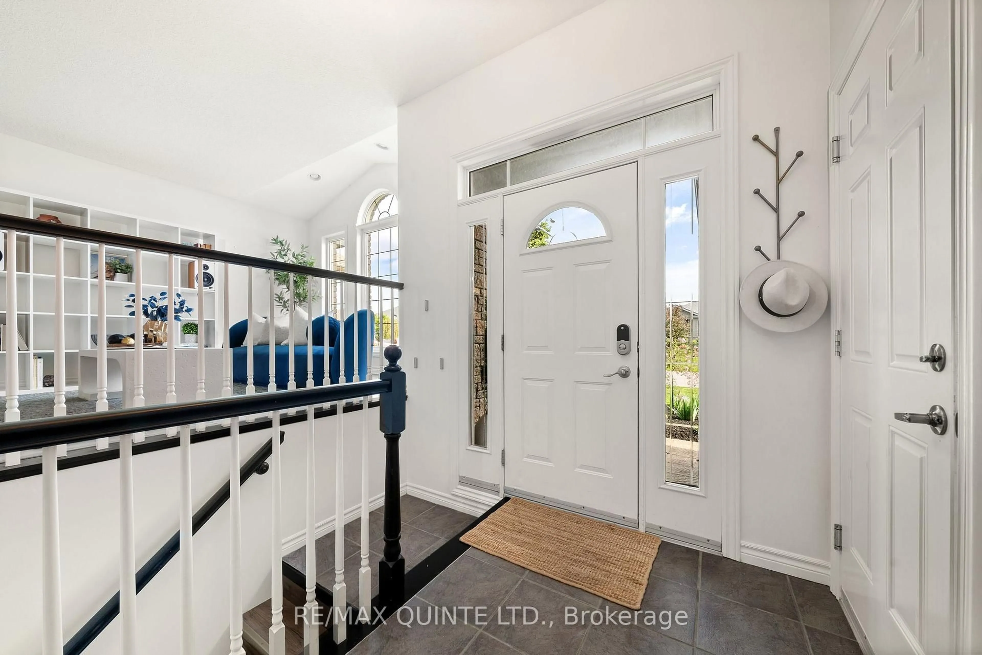 Indoor entryway for 29 Northview Lane, Quinte West Ontario K8V 6X6