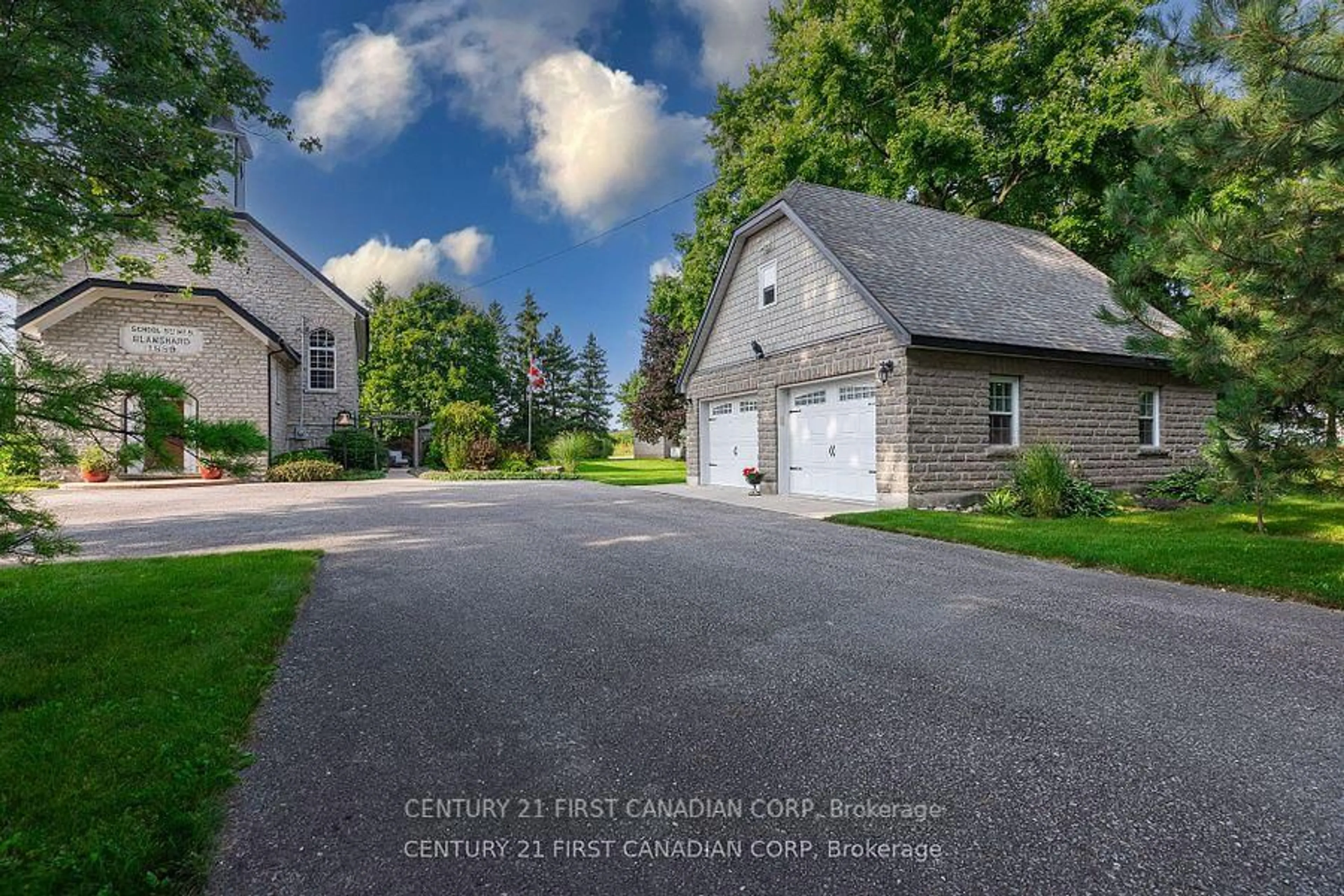 A pic from outside/outdoor area/front of a property/back of a property/a pic from drone, street for 1772 Perth Rd 139 Rd, St. Marys Ontario N4X 1C8