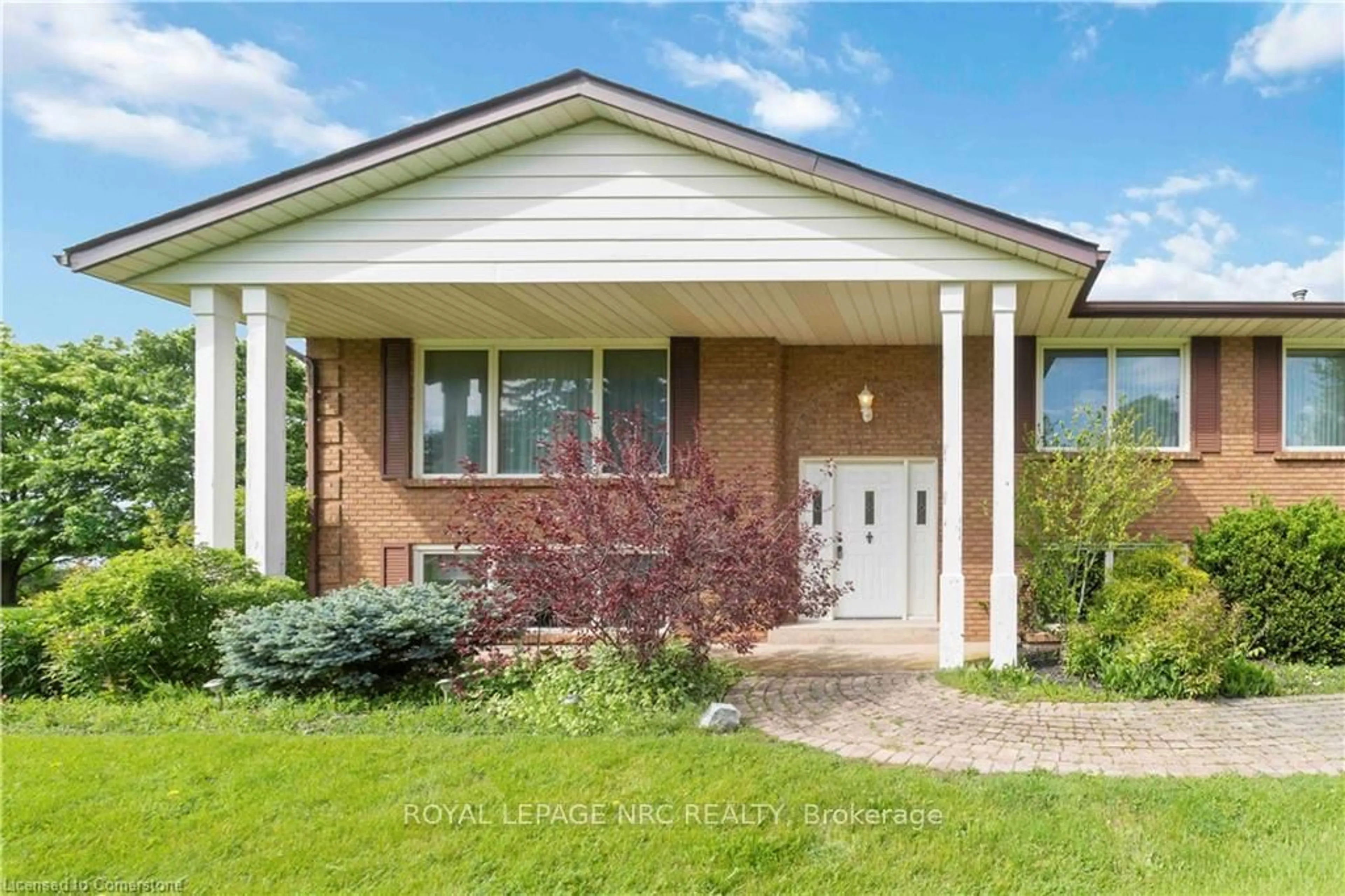 Home with brick exterior material, street for 5329 King St, Lincoln Ontario L0R 1B0
