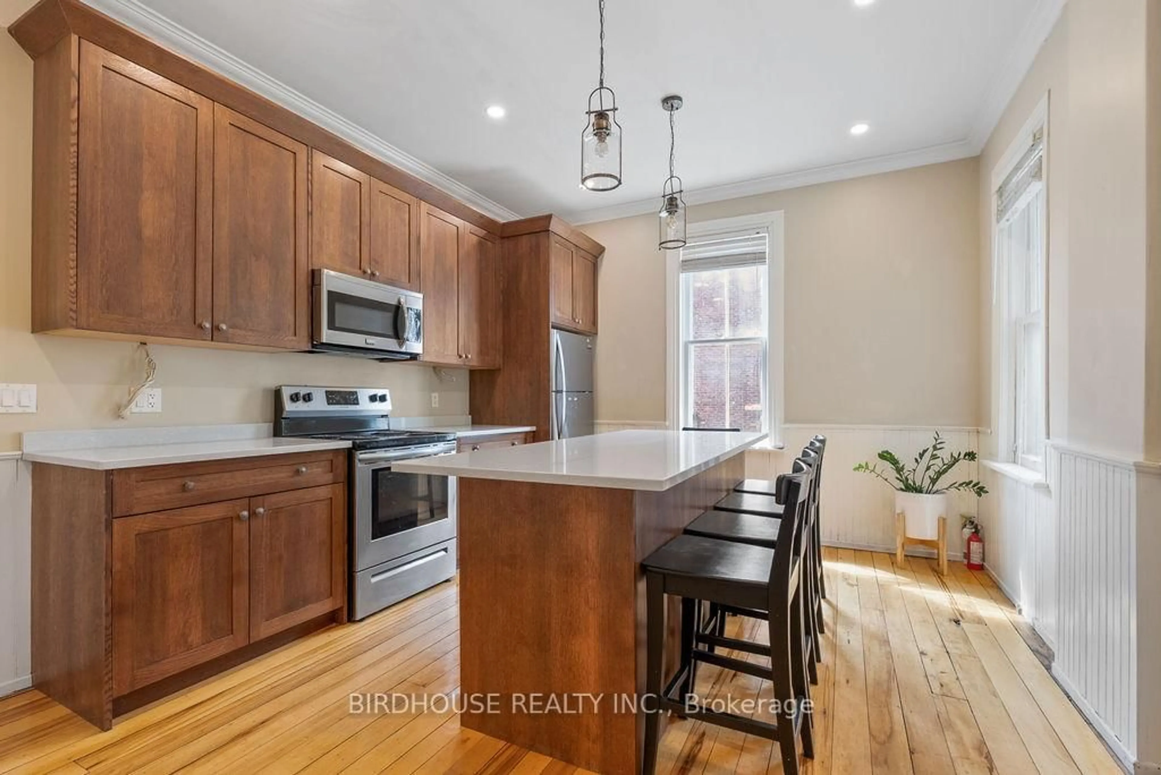 Open concept kitchen, unknown for 37 Cambridge St, Kawartha Lakes Ontario K9V 4C6