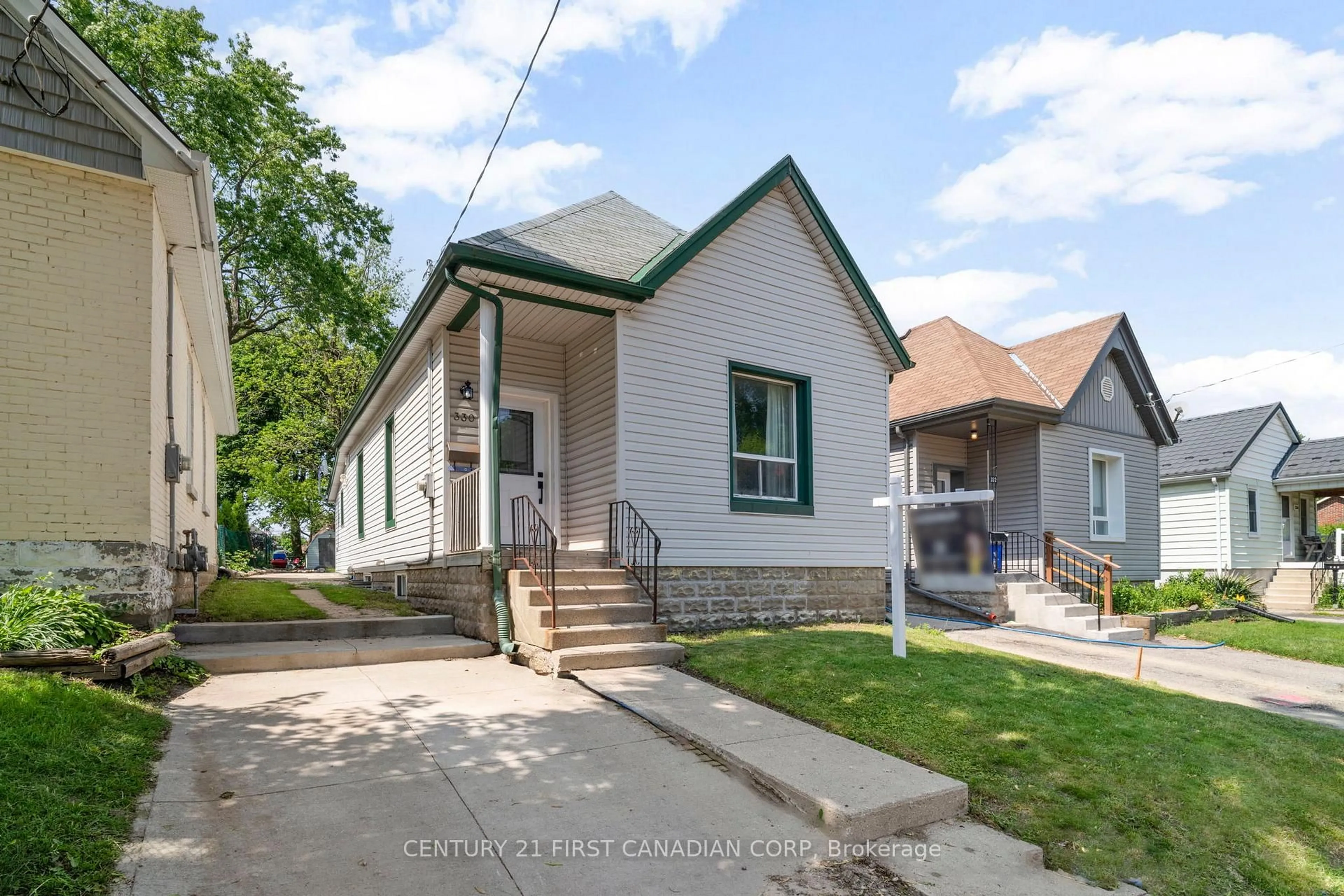 Unknown for 330 Salisbury St, London East Ontario N5Y 3A9
