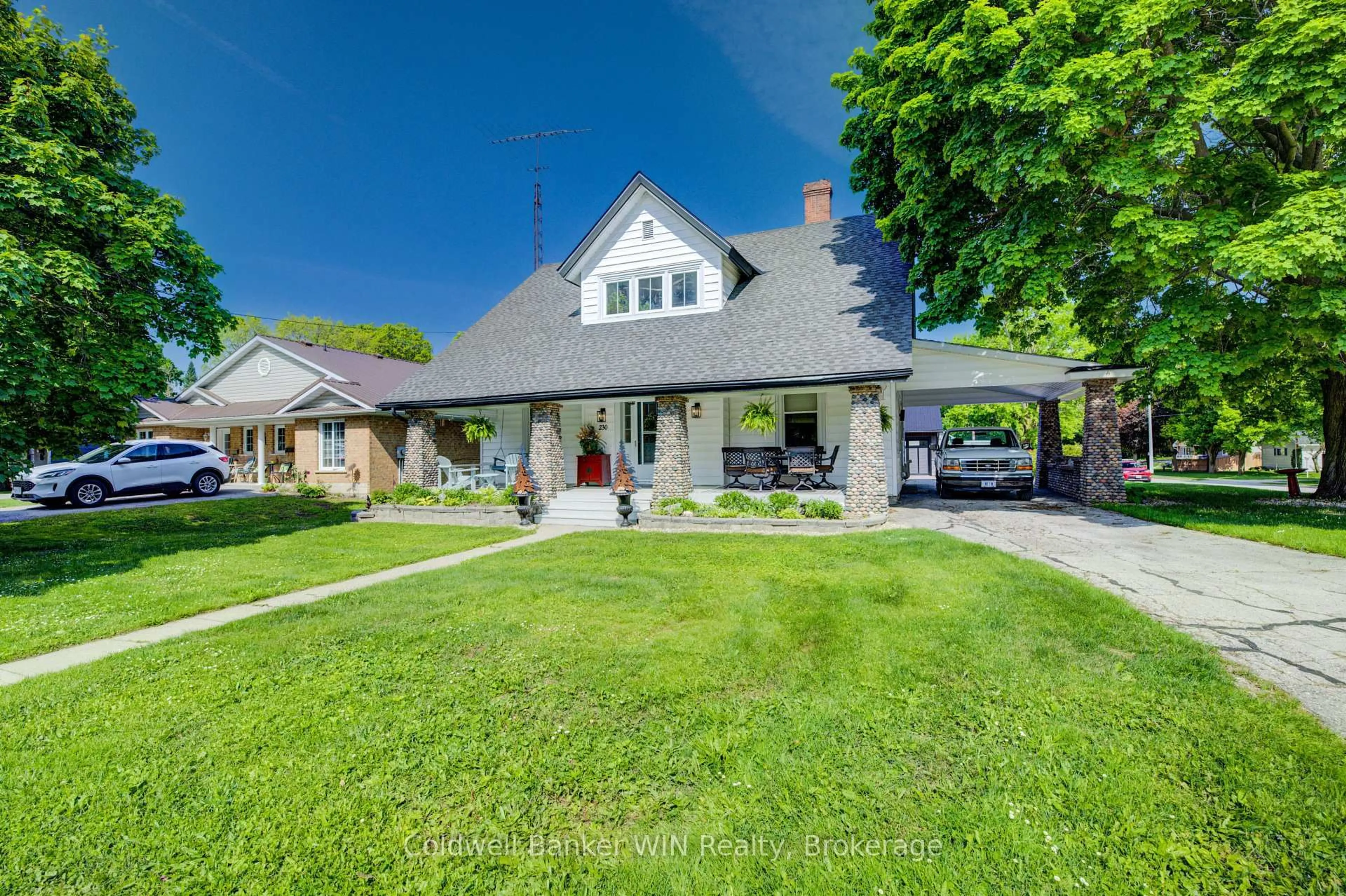 A pic from outside/outdoor area/front of a property/back of a property/a pic from drone, street for 230 Minnie St, North Huron Ontario N0G 2W0