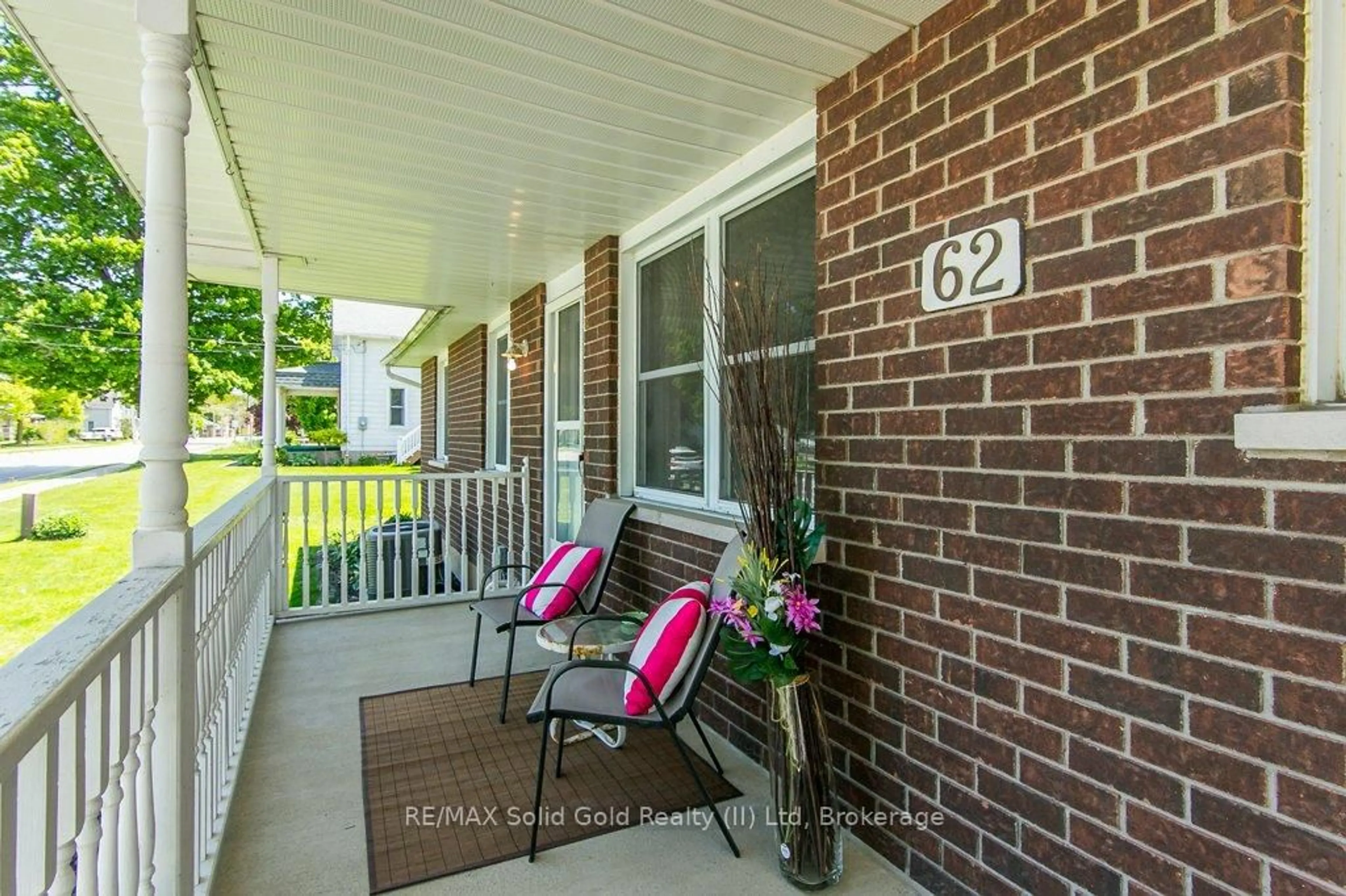 Patio, street for 62 Queen St, Huron East Ontario N0G 1H0
