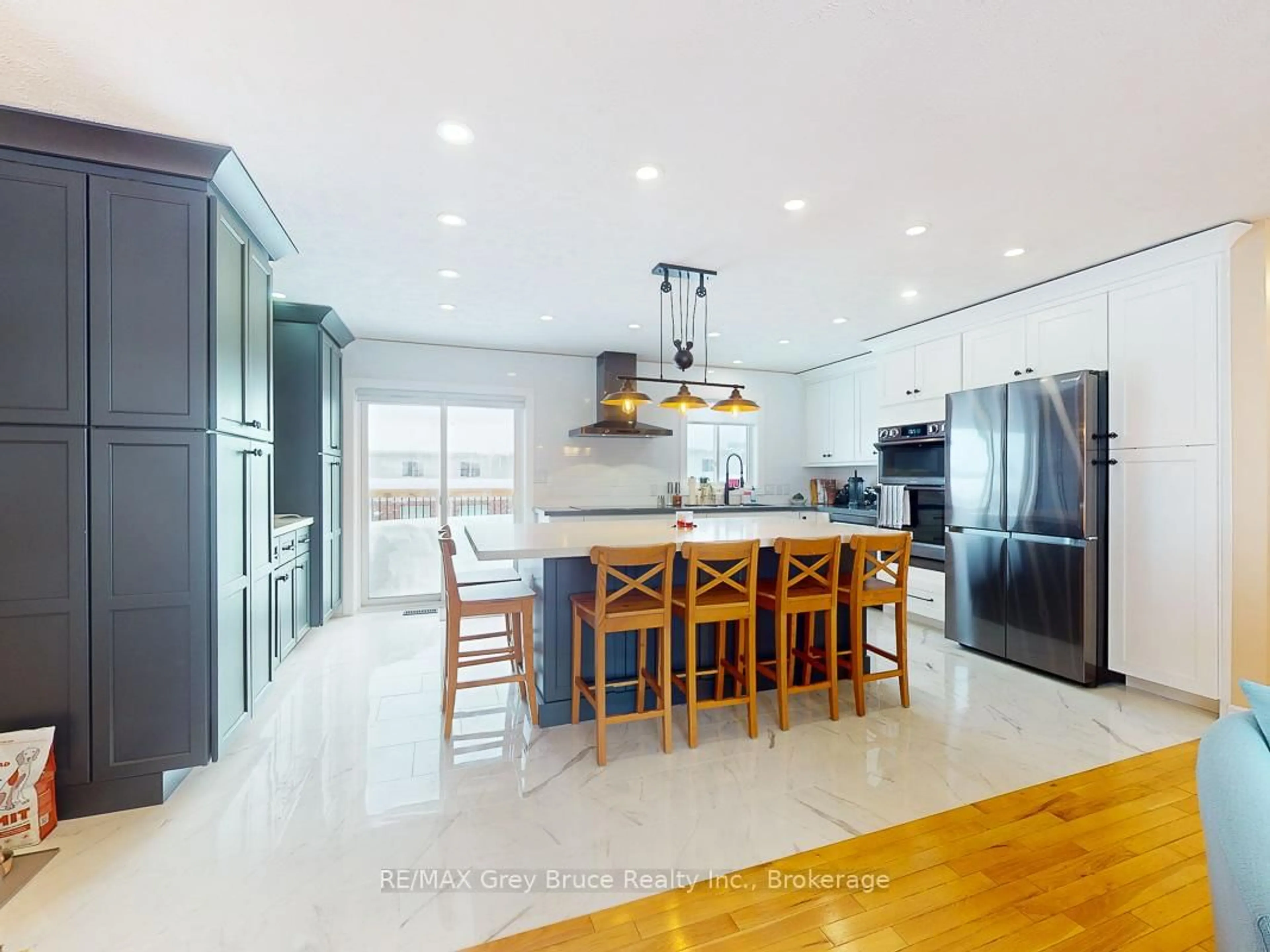 Open concept kitchen, ceramic/tile floor for 2551 8th Ave, Owen Sound Ontario N4K 6V2