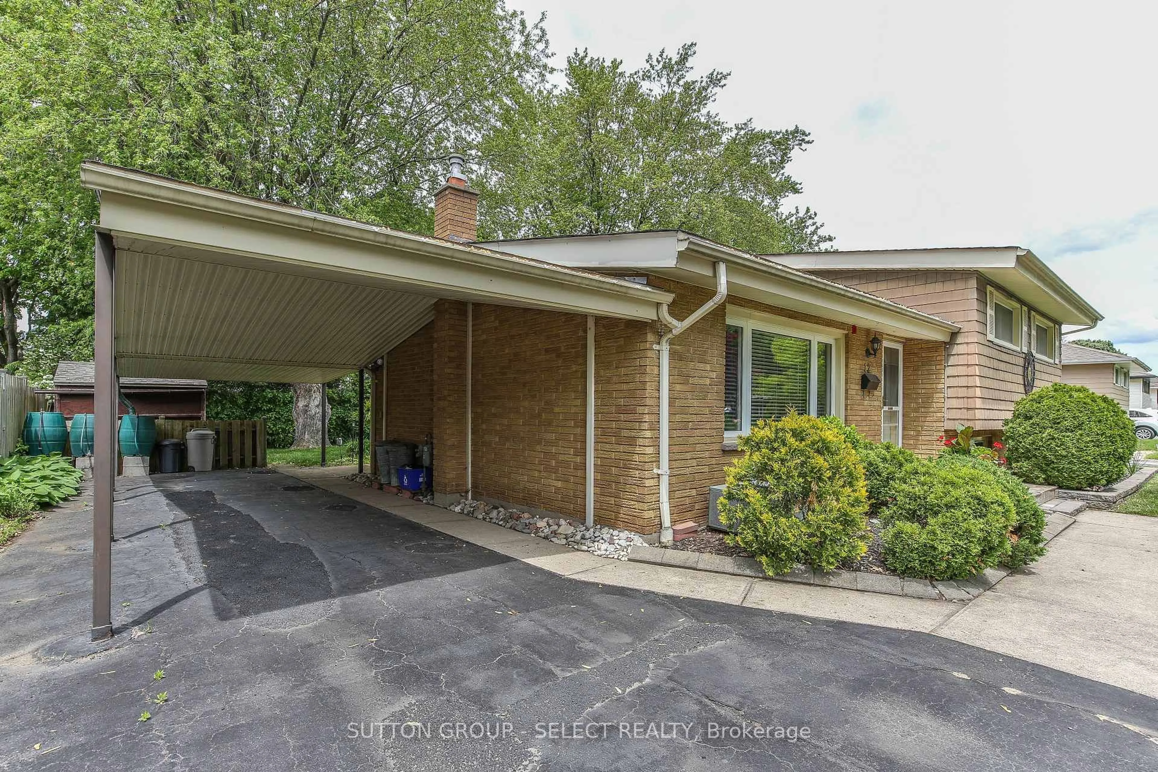 Unknown for 12 Honeysuckle Cres, London East Ontario N5Y 4P4