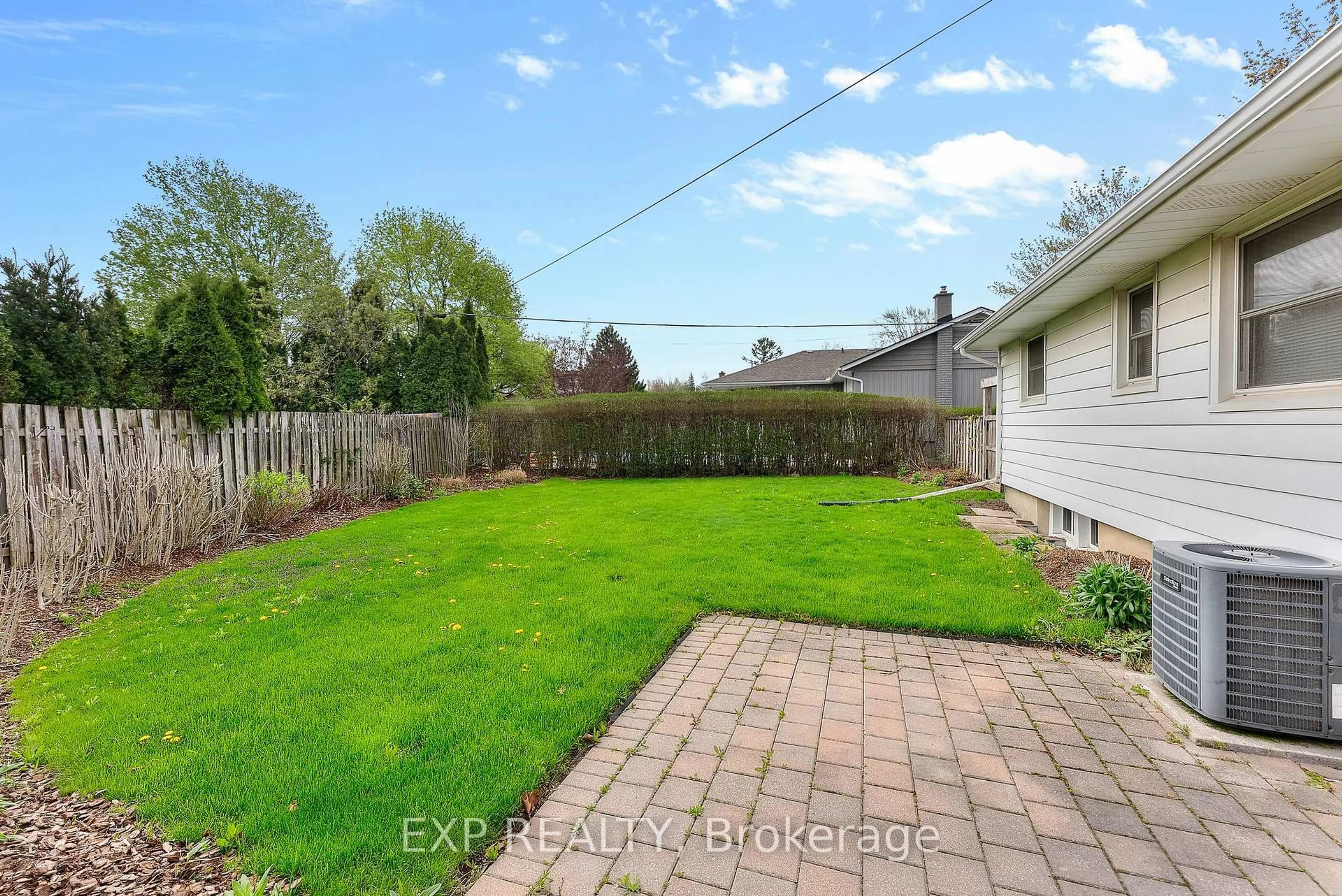Patio, street for 3897 Orchard Ave, Lincoln Ontario L0R 2C0
