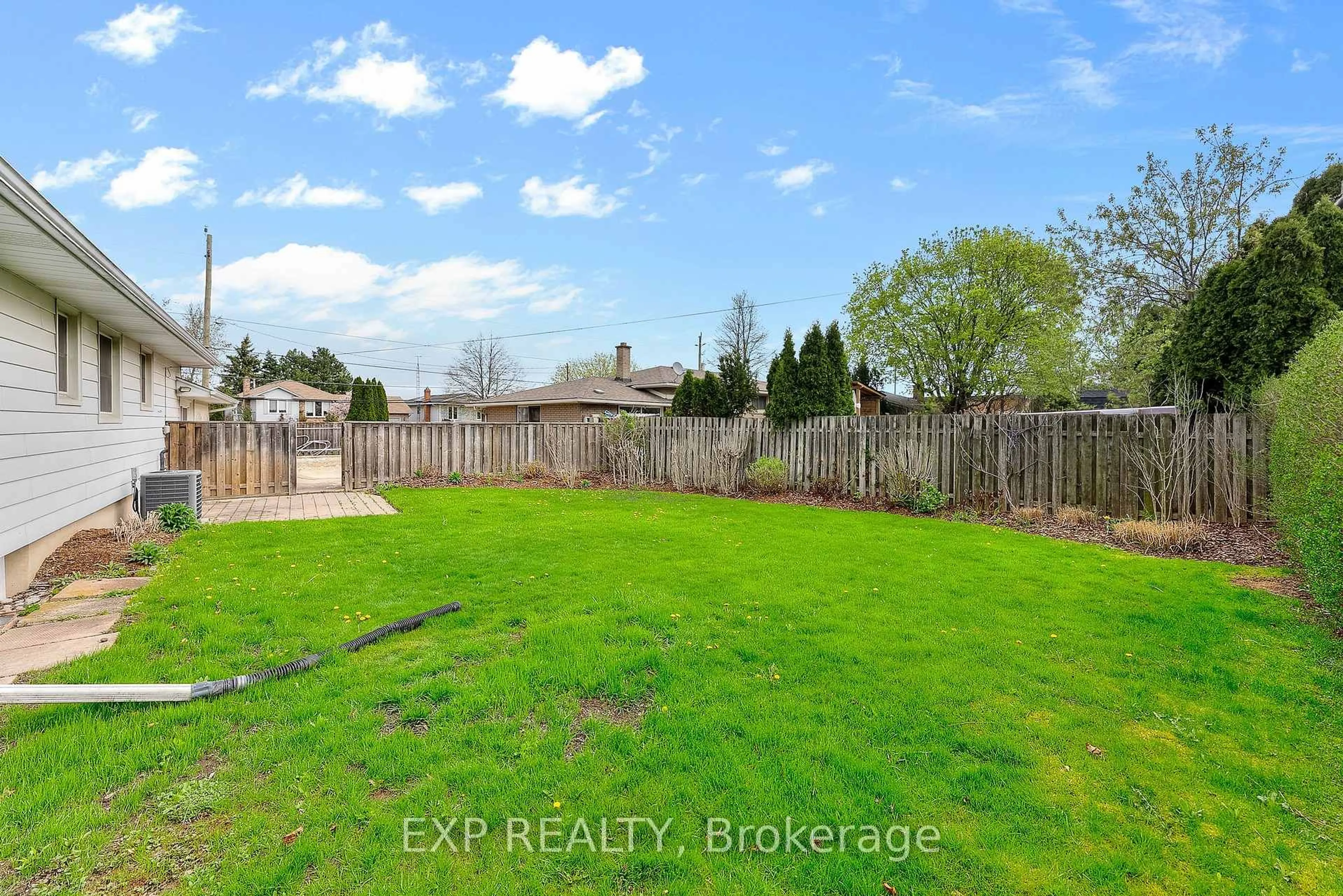 A pic from outside/outdoor area/front of a property/back of a property/a pic from drone, water/lake/river/ocean view for 3897 Orchard Ave, Lincoln Ontario L0R 2C0