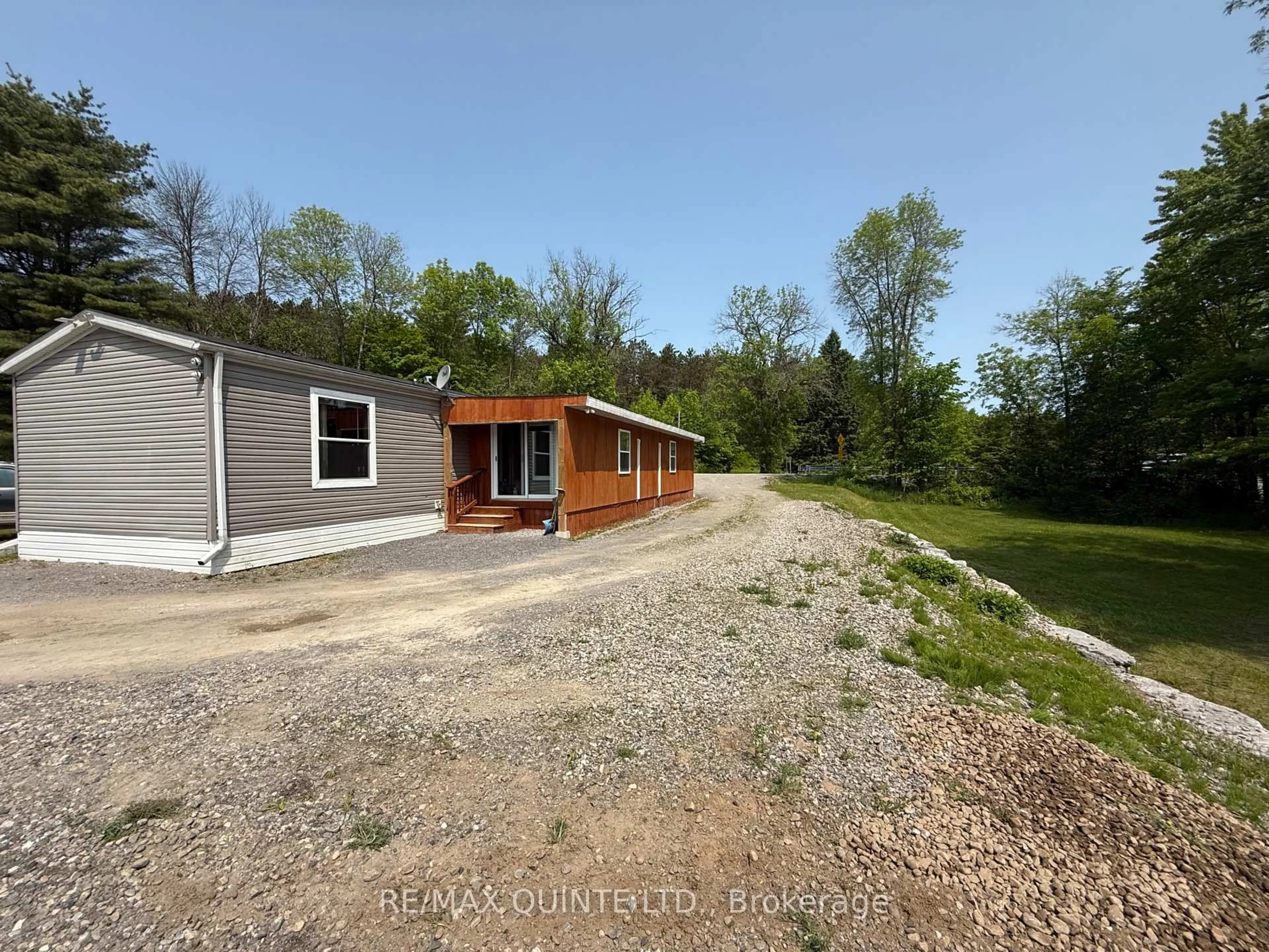A pic from outside/outdoor area/front of a property/back of a property/a pic from drone, unknown for 39 Hawkins Bay Rd, Tweed Ontario K0K 3J0