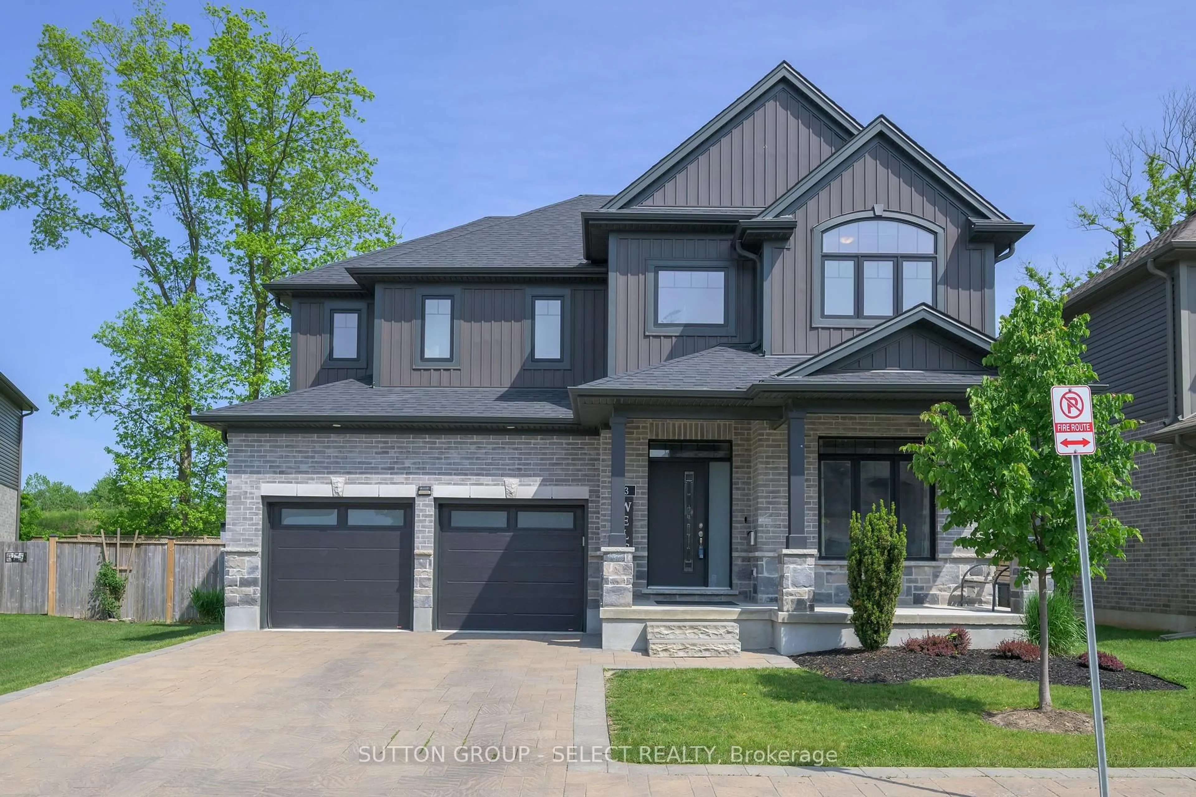 Home with brick exterior material, street for 1061 Eagletrace Dr #33, London North Ontario N6G 0T3