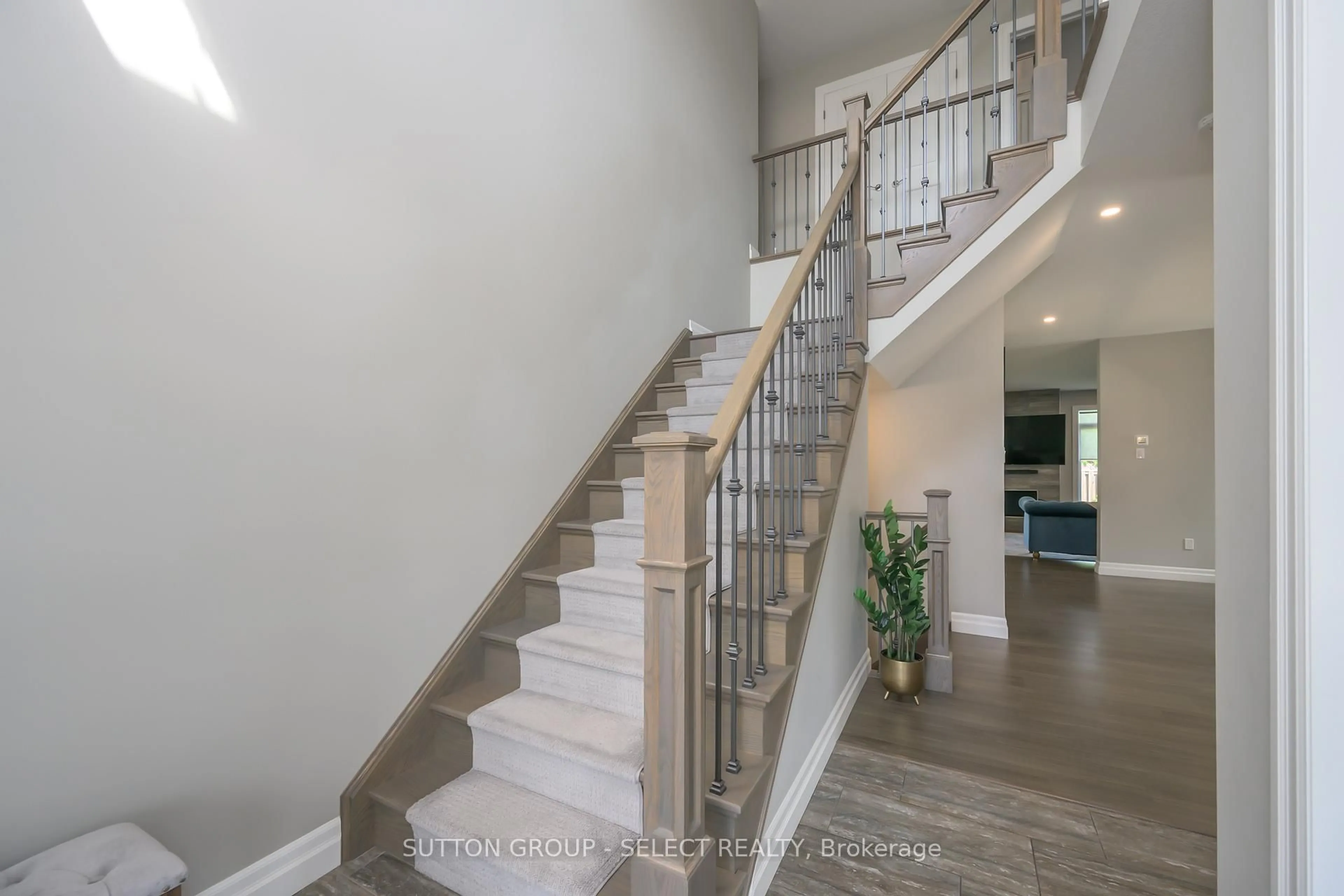 Stairs for 1061 Eagletrace Dr #33, London North Ontario N6G 0T3