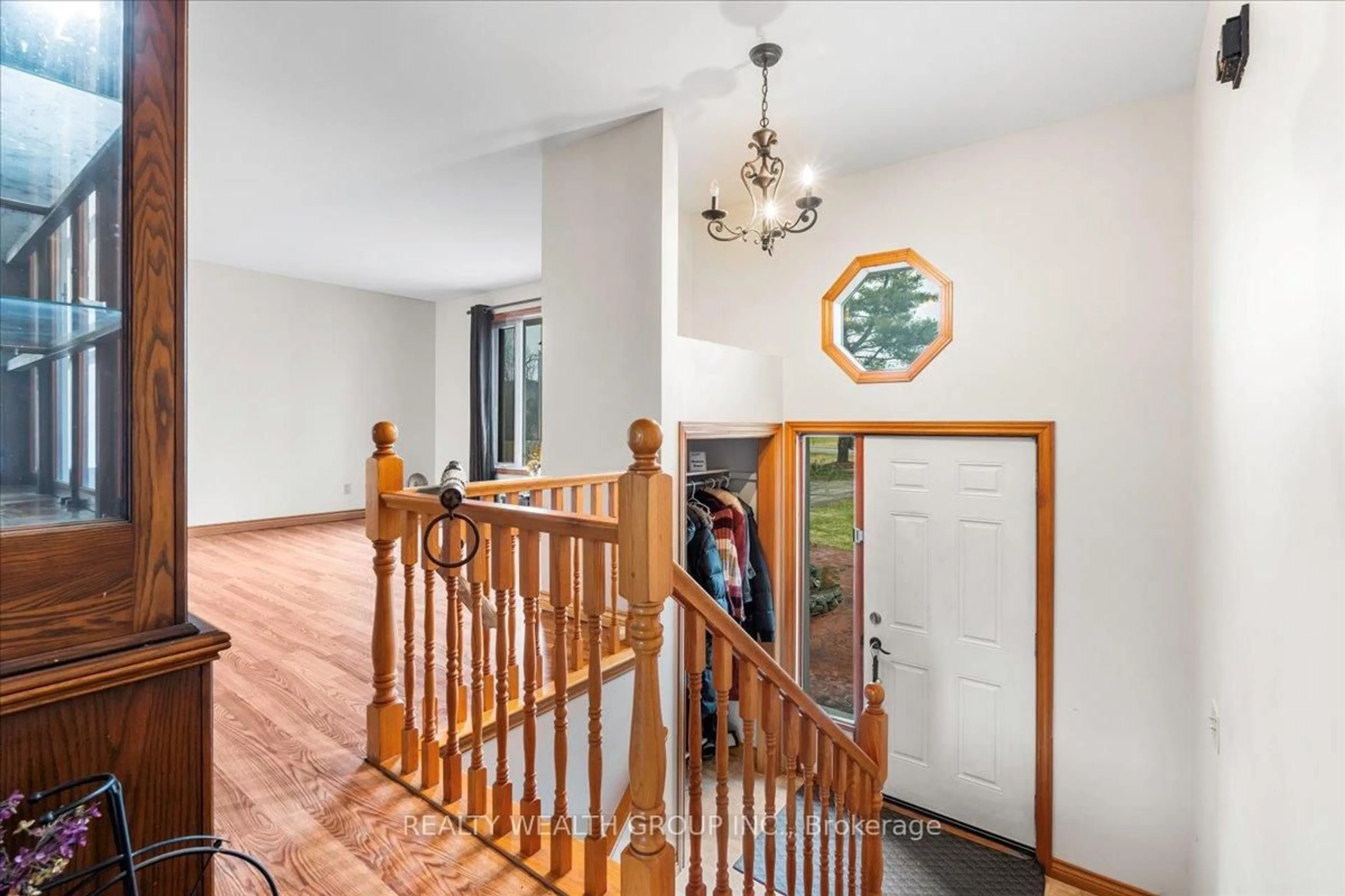Indoor foyer for 72 Halloway Rd, Stirling Ontario K0K 3E0