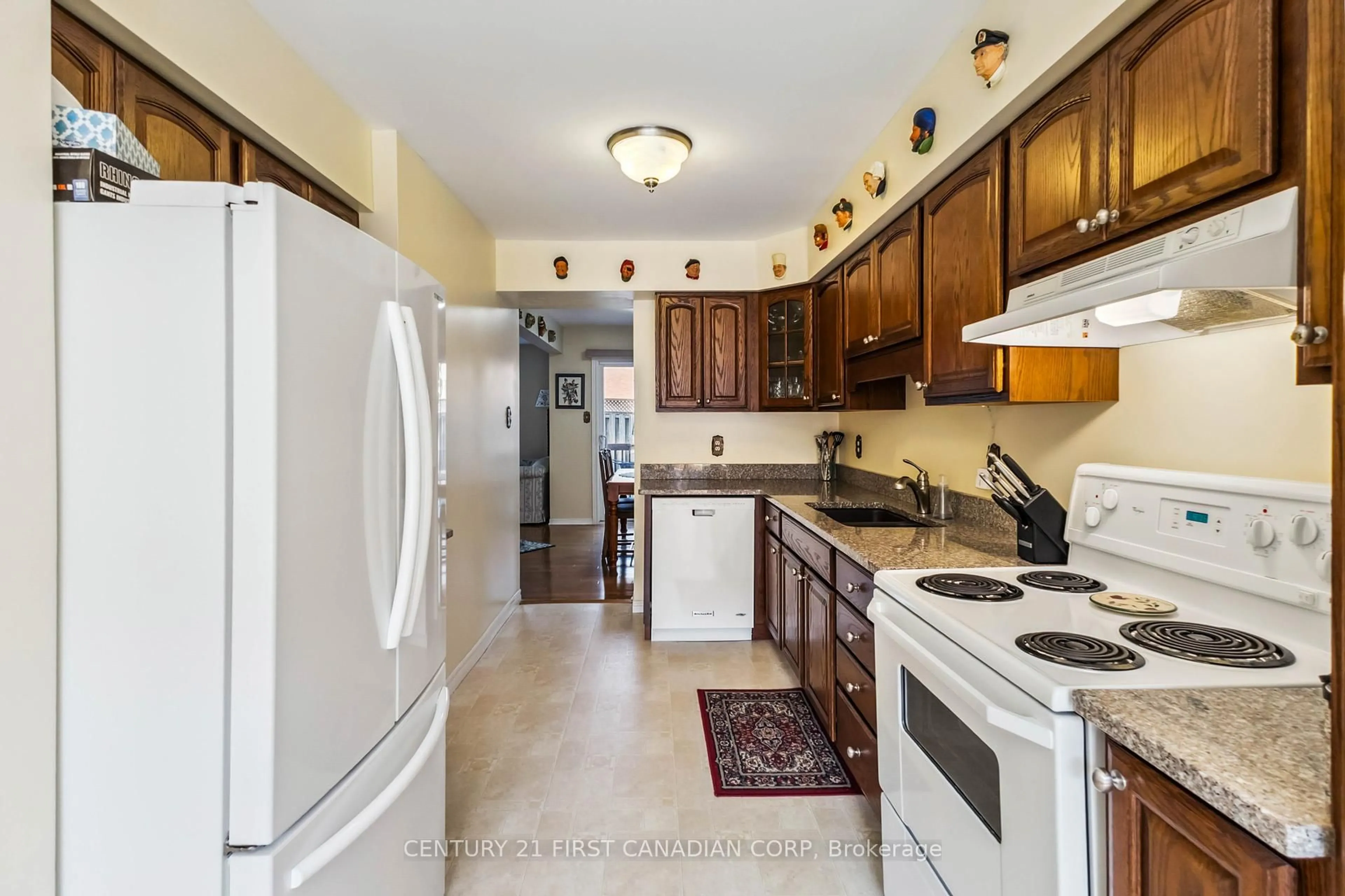 Standard kitchen, ceramic/tile floor for 9 Ailsa Pl #59, London South Ontario N5Z 4Z6