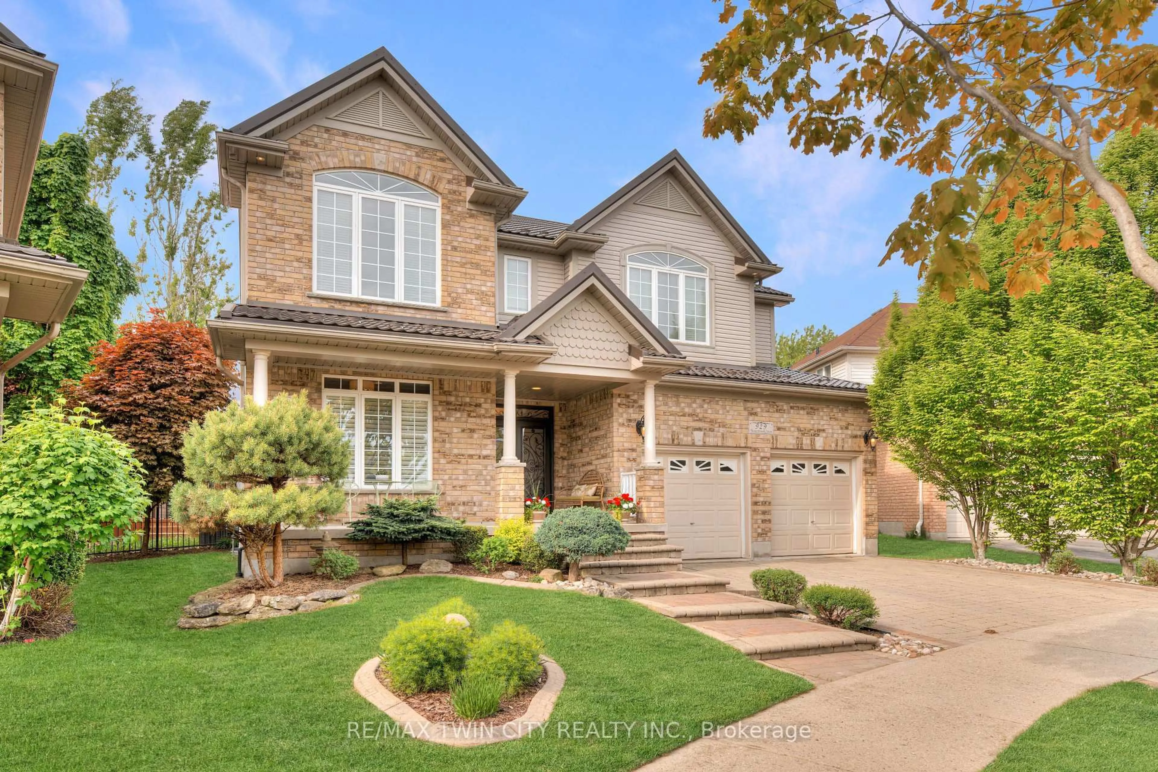 Home with brick exterior material, street for 929 Manorbrook Crt, Kitchener Ontario N2P 2Y2