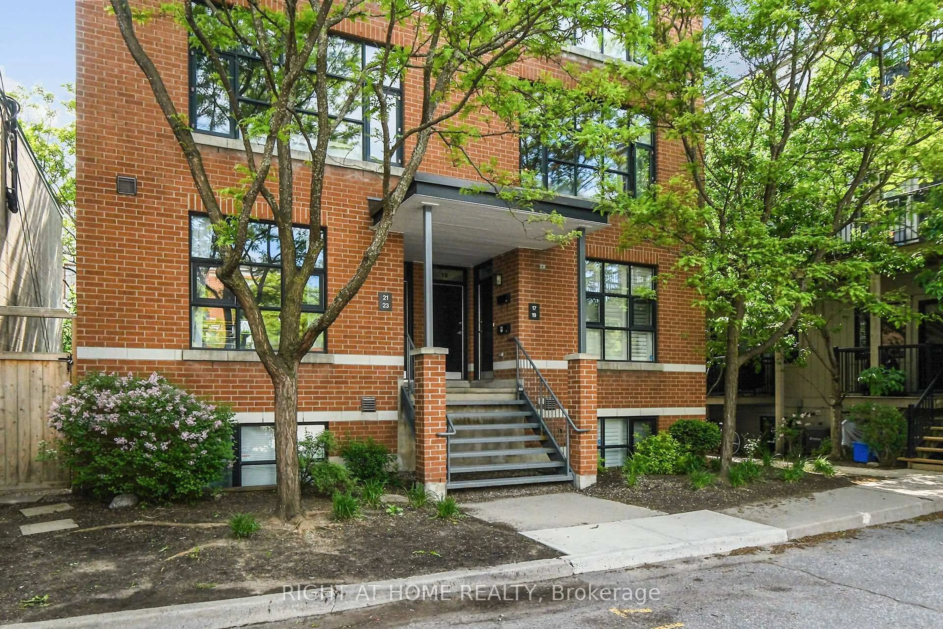 Home with brick exterior material, street for 19 Tuscan Private, Ottawa Ontario K1R 1C6